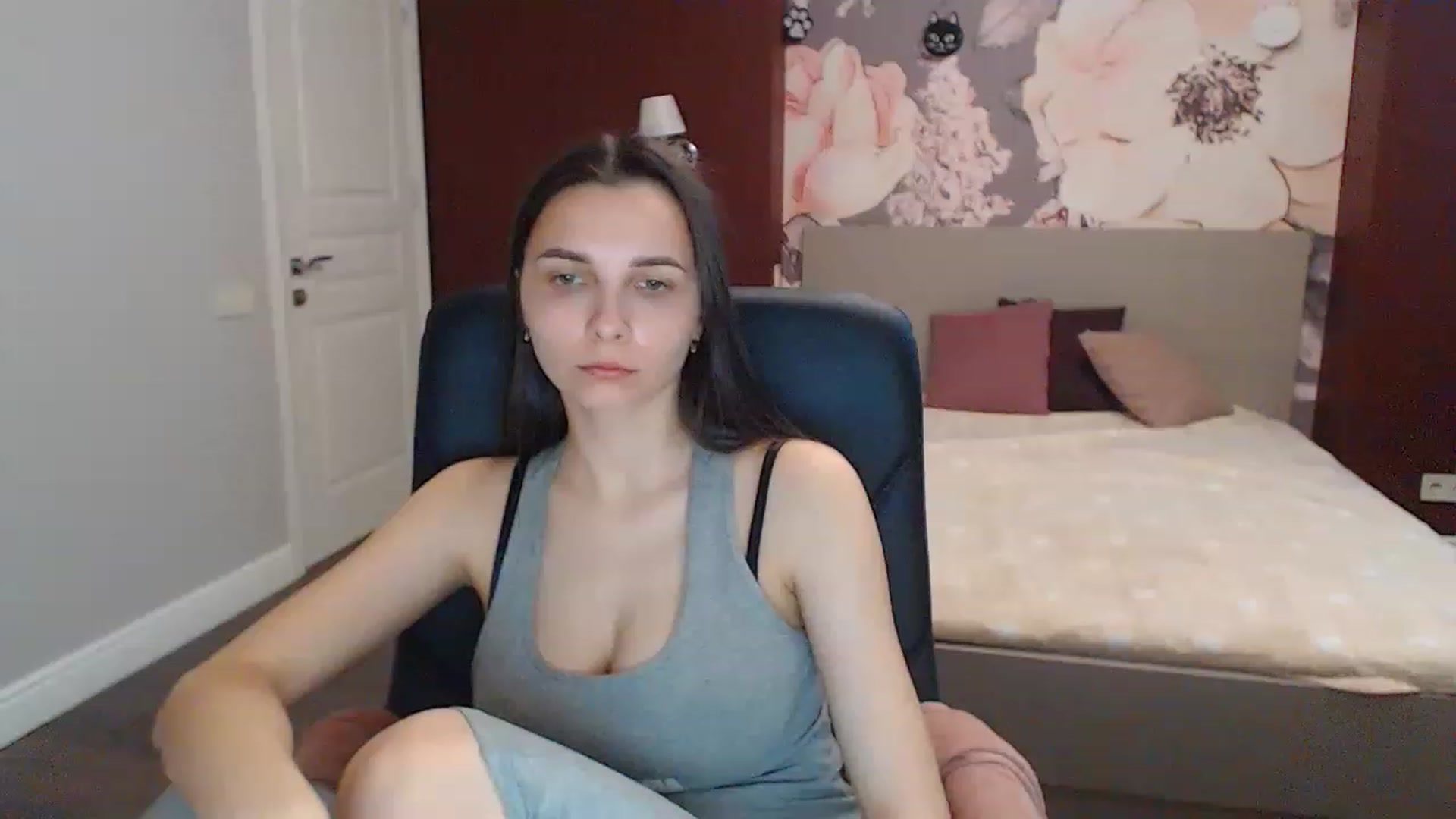 Gallery image thumbnail from Karina_Mils's myfreecams stream on, 05/03/2023, 10:28 image 2 of 20