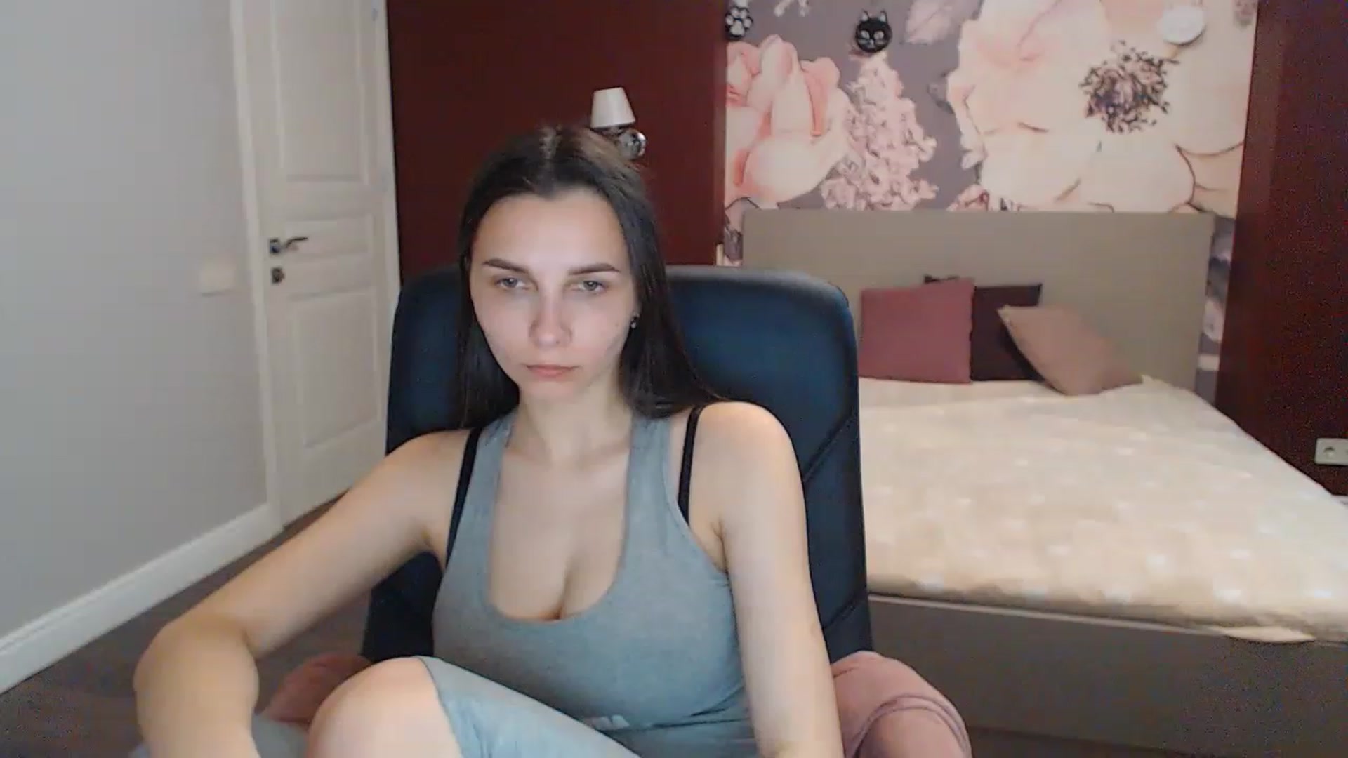 Gallery image thumbnail from Karina_Mils's myfreecams stream on, 05/03/2023, 10:28 image 15 of 20