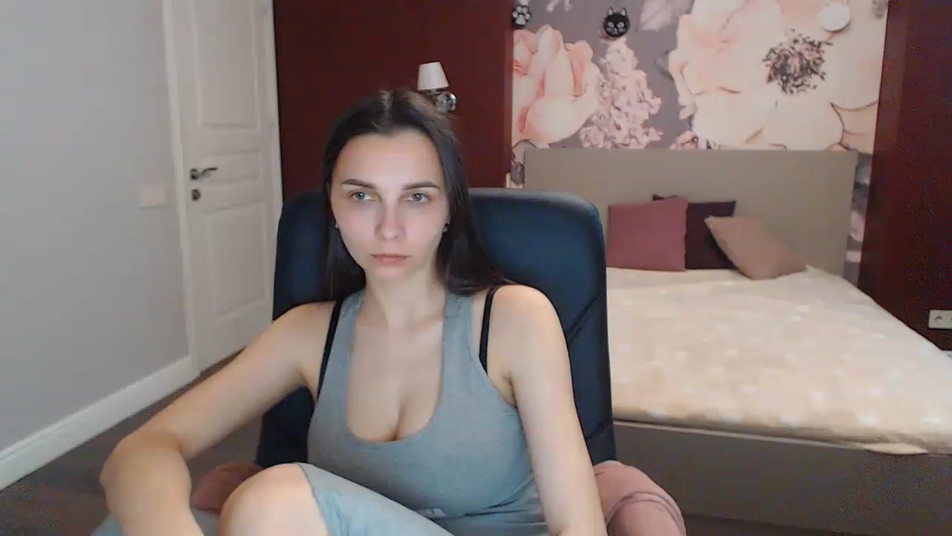 Gallery image thumbnail from Karina_Mils's myfreecams stream on, 05/03/2023, 10:28 image 7 of 20