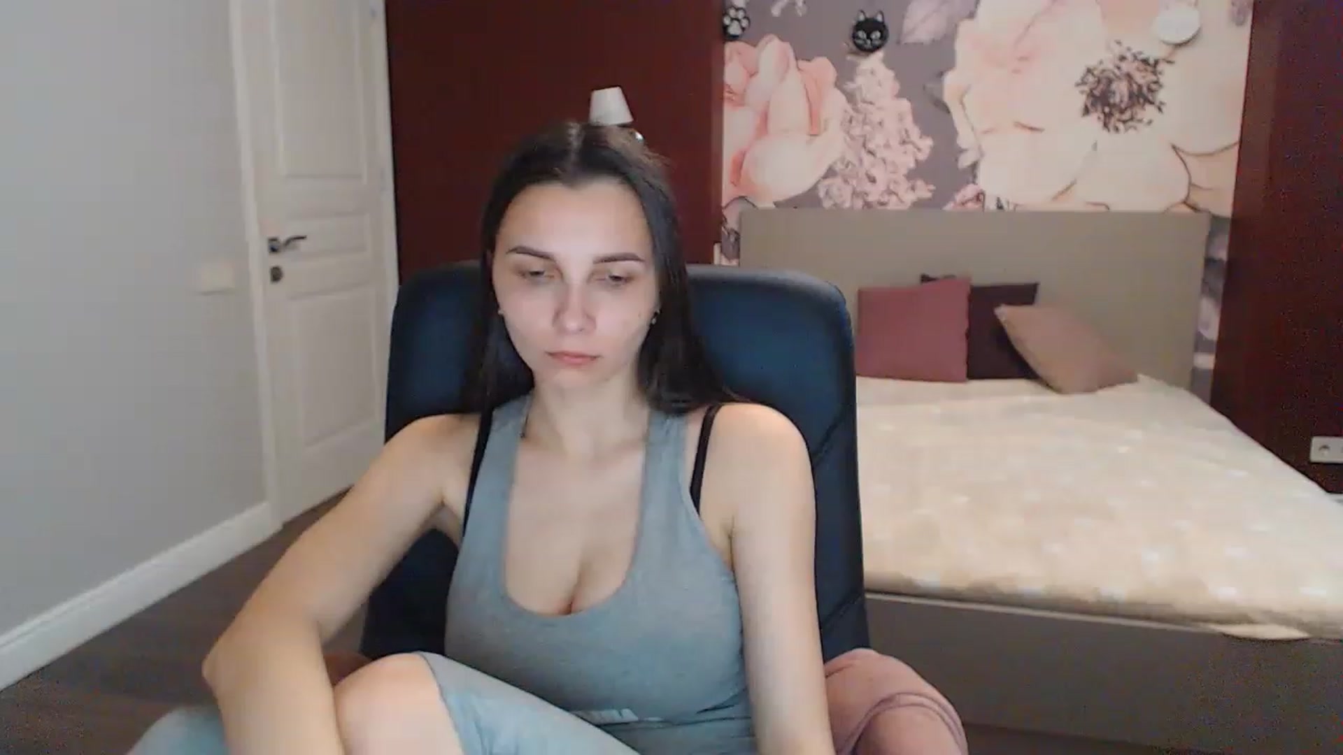 Gallery image thumbnail from Karina_Mils's myfreecams stream on, 05/03/2023, 10:28 image 9 of 20
