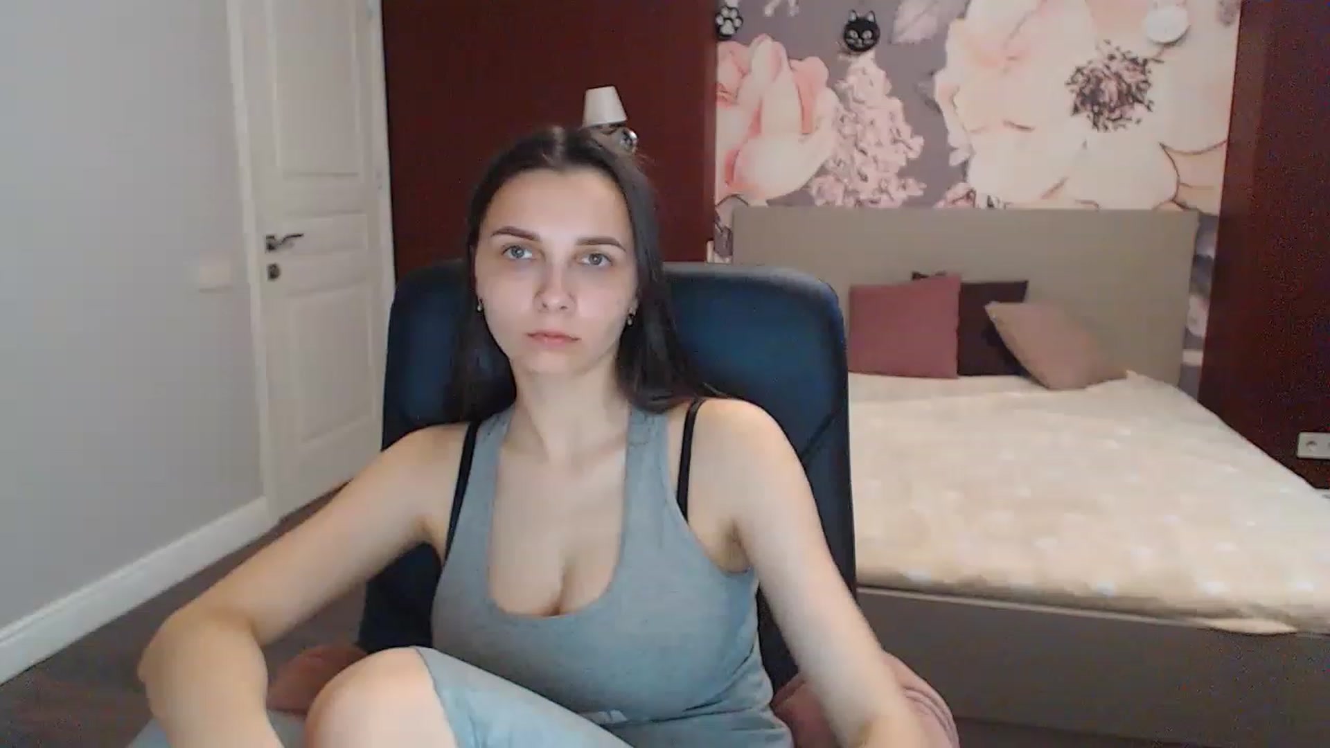 Gallery image thumbnail from Karina_Mils's myfreecams stream on, 05/03/2023, 10:28 image 12 of 20