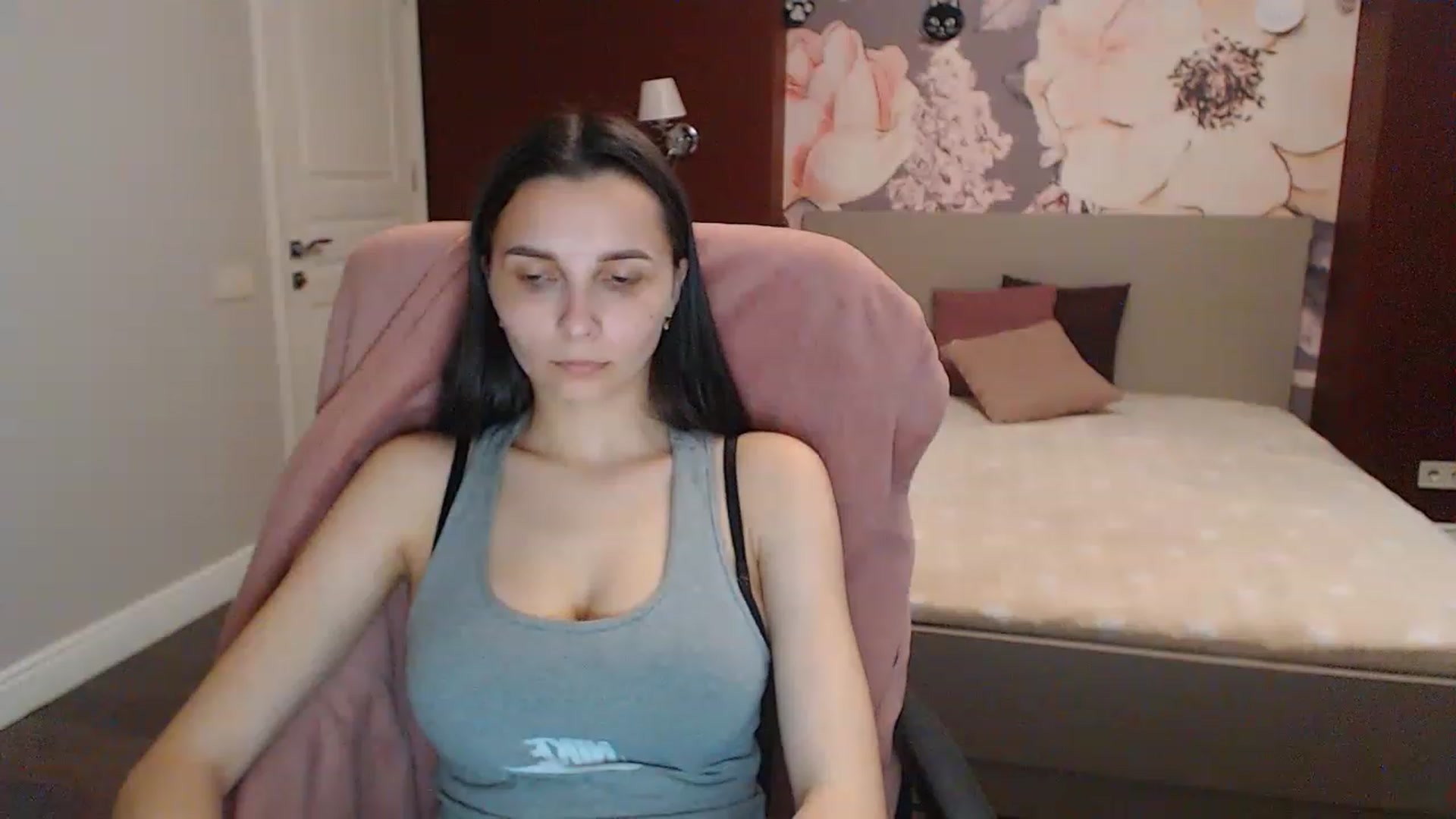 Gallery image thumbnail from Karina_Mils's myfreecams stream on, 05/04/2023, 07:02 image 10 of 20