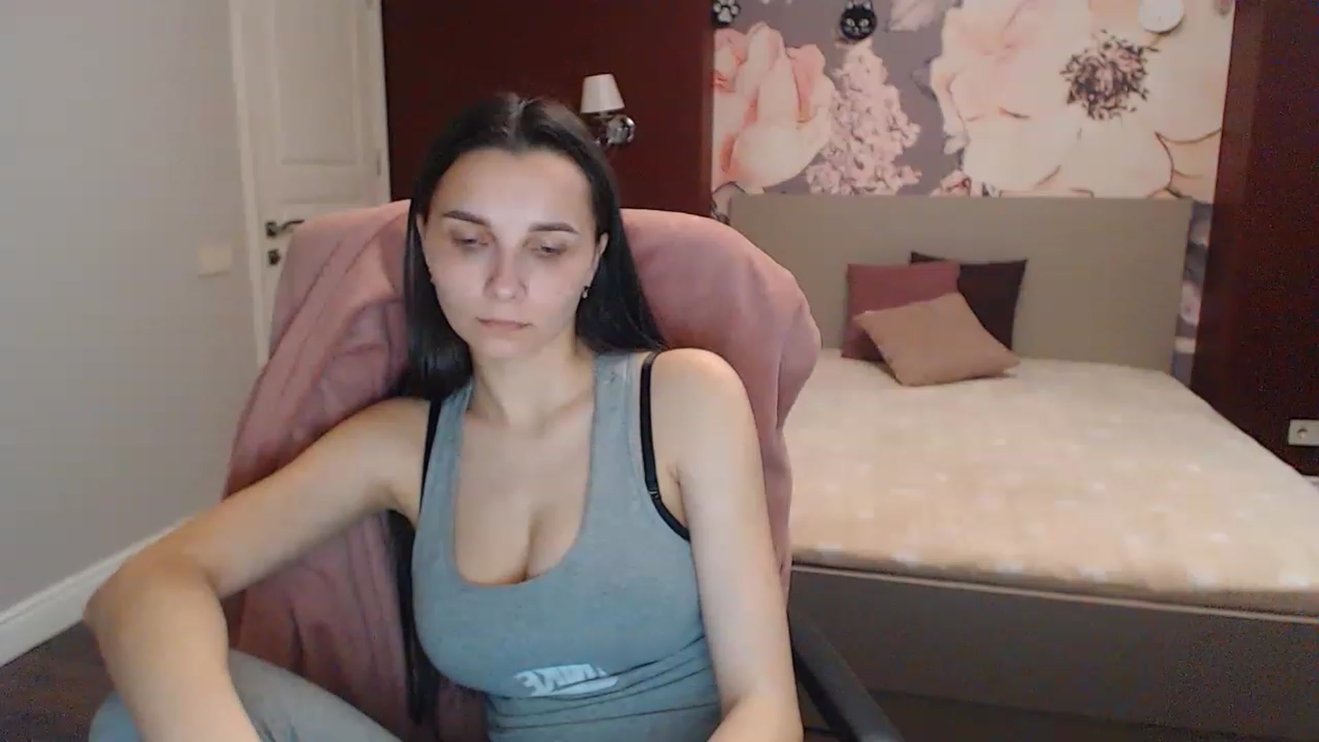 Gallery image thumbnail from Karina_Mils's myfreecams stream on, 05/04/2023, 07:02 image 1 of 20