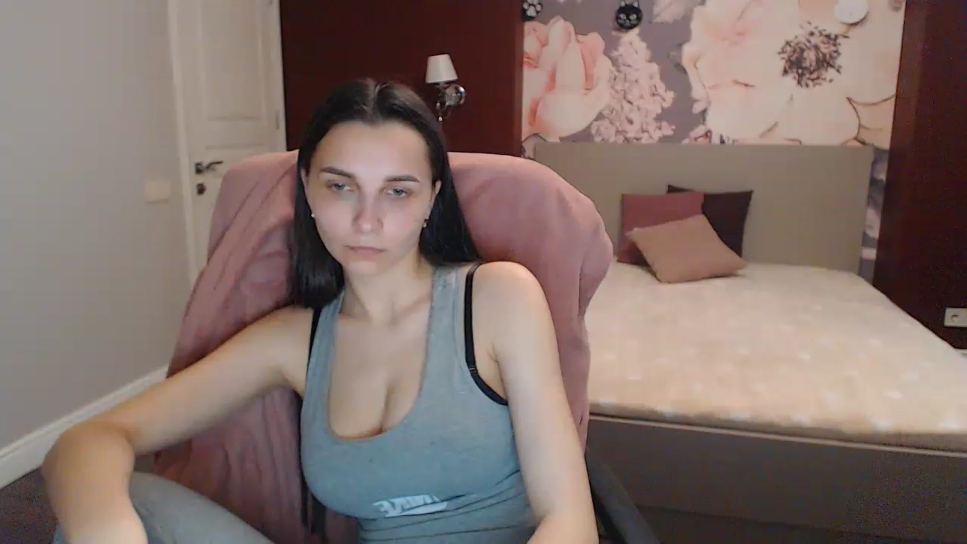 Gallery image thumbnail from Karina_Mils's myfreecams stream on, 05/04/2023, 07:02 image 3 of 20