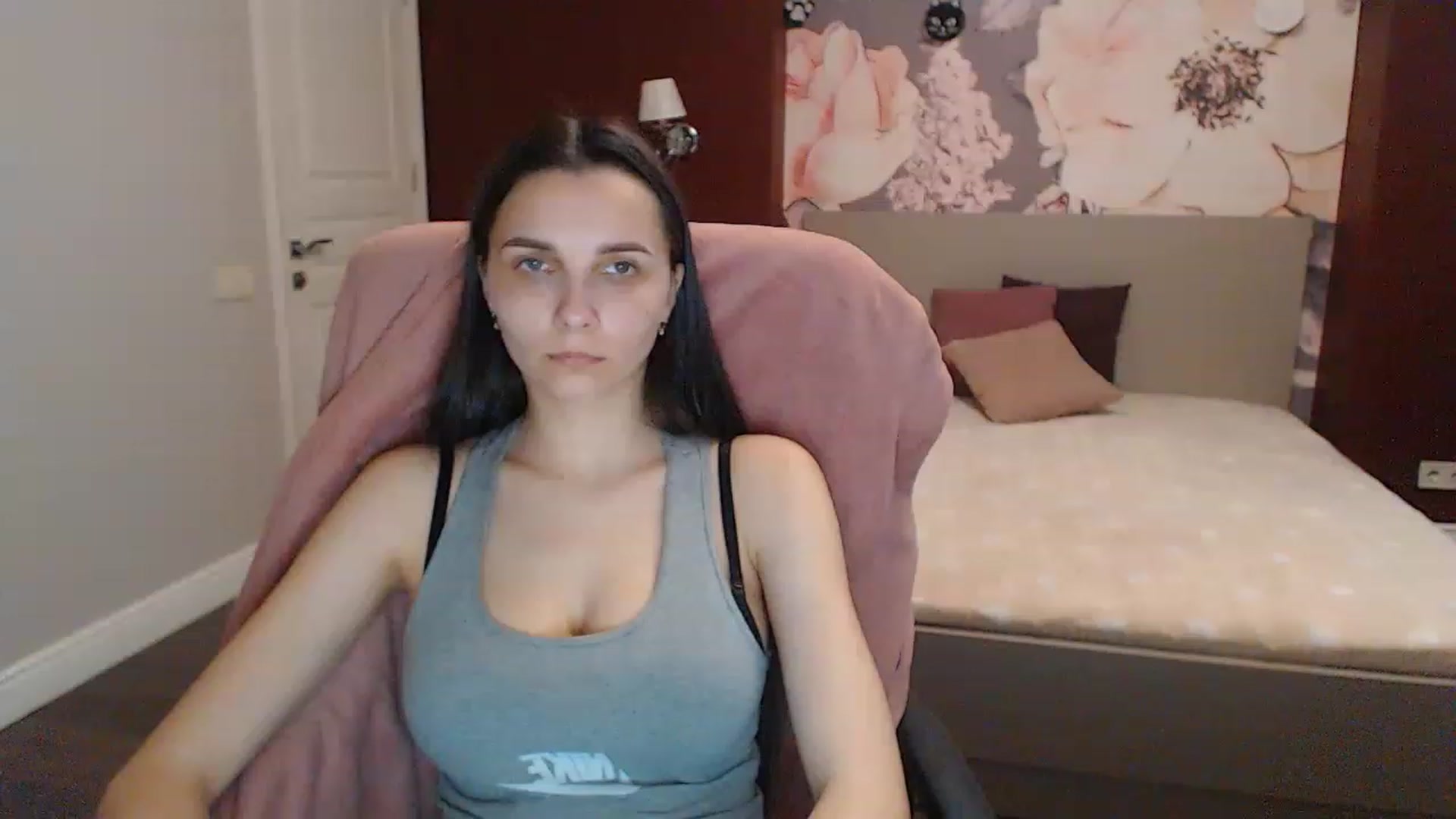 Gallery image thumbnail from Karina_Mils's myfreecams stream on, 05/04/2023, 07:02 image 13 of 20