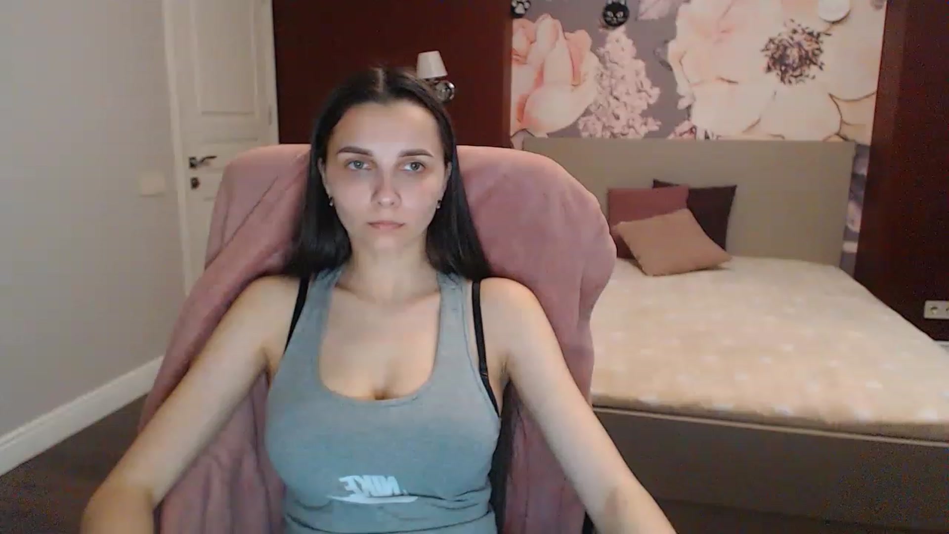 Gallery image thumbnail from Karina_Mils's myfreecams stream on, 05/04/2023, 07:02 image 7 of 20