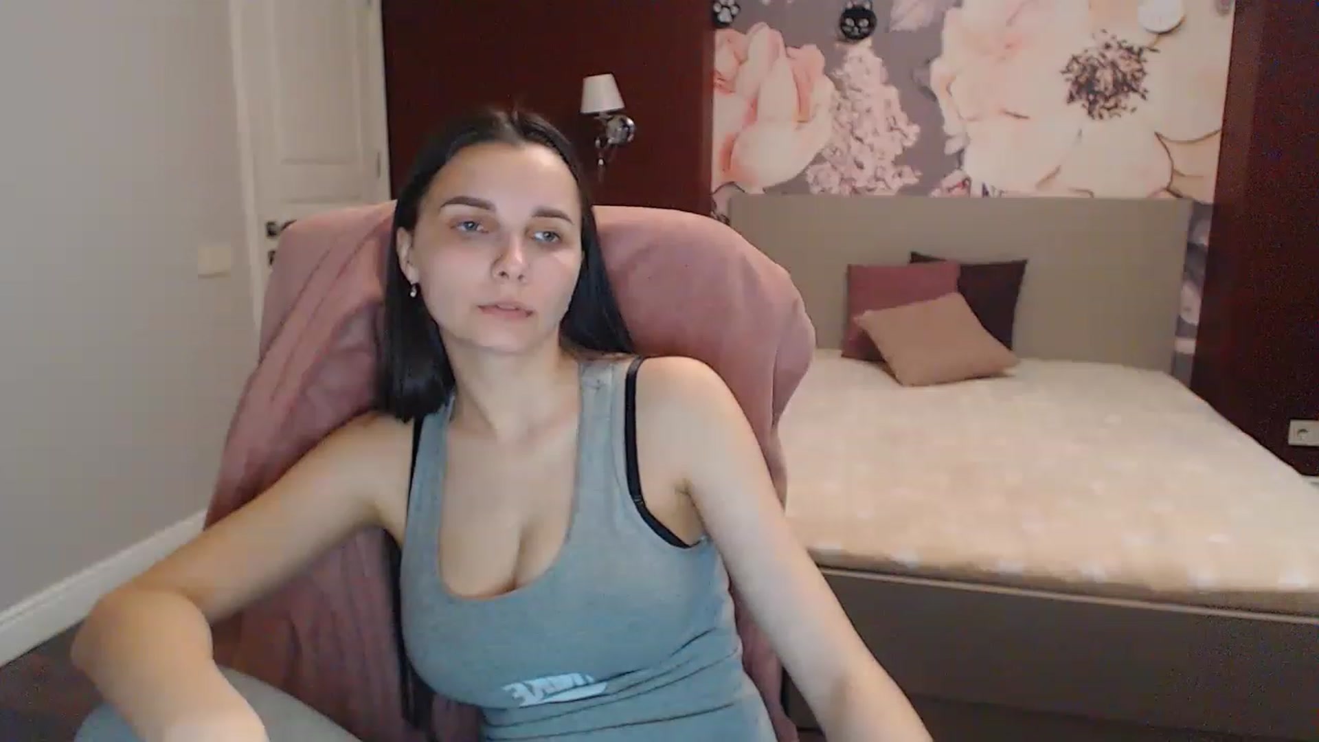 Gallery image thumbnail from Karina_Mils's myfreecams stream on, 05/04/2023, 07:02 image 4 of 20