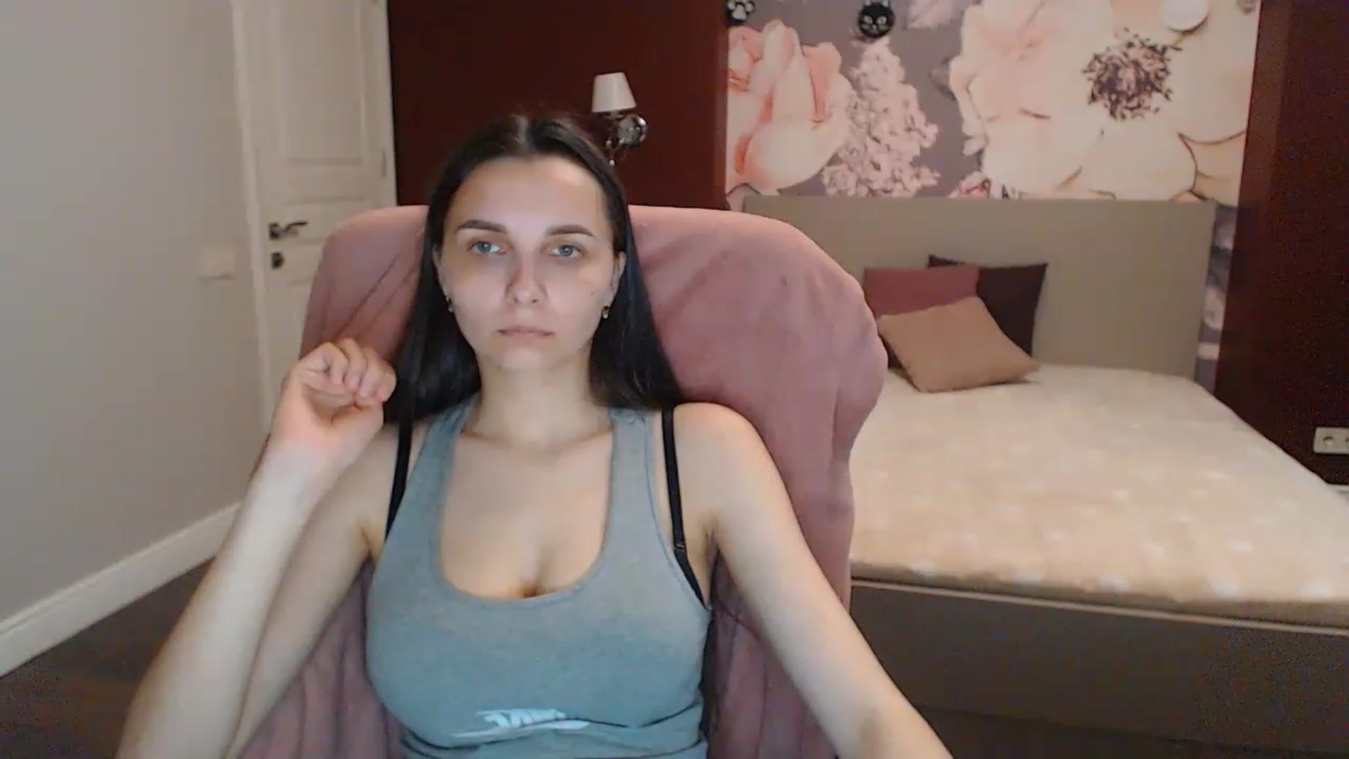 Gallery image thumbnail from Karina_Mils's myfreecams stream on, 05/04/2023, 07:02 image 16 of 20