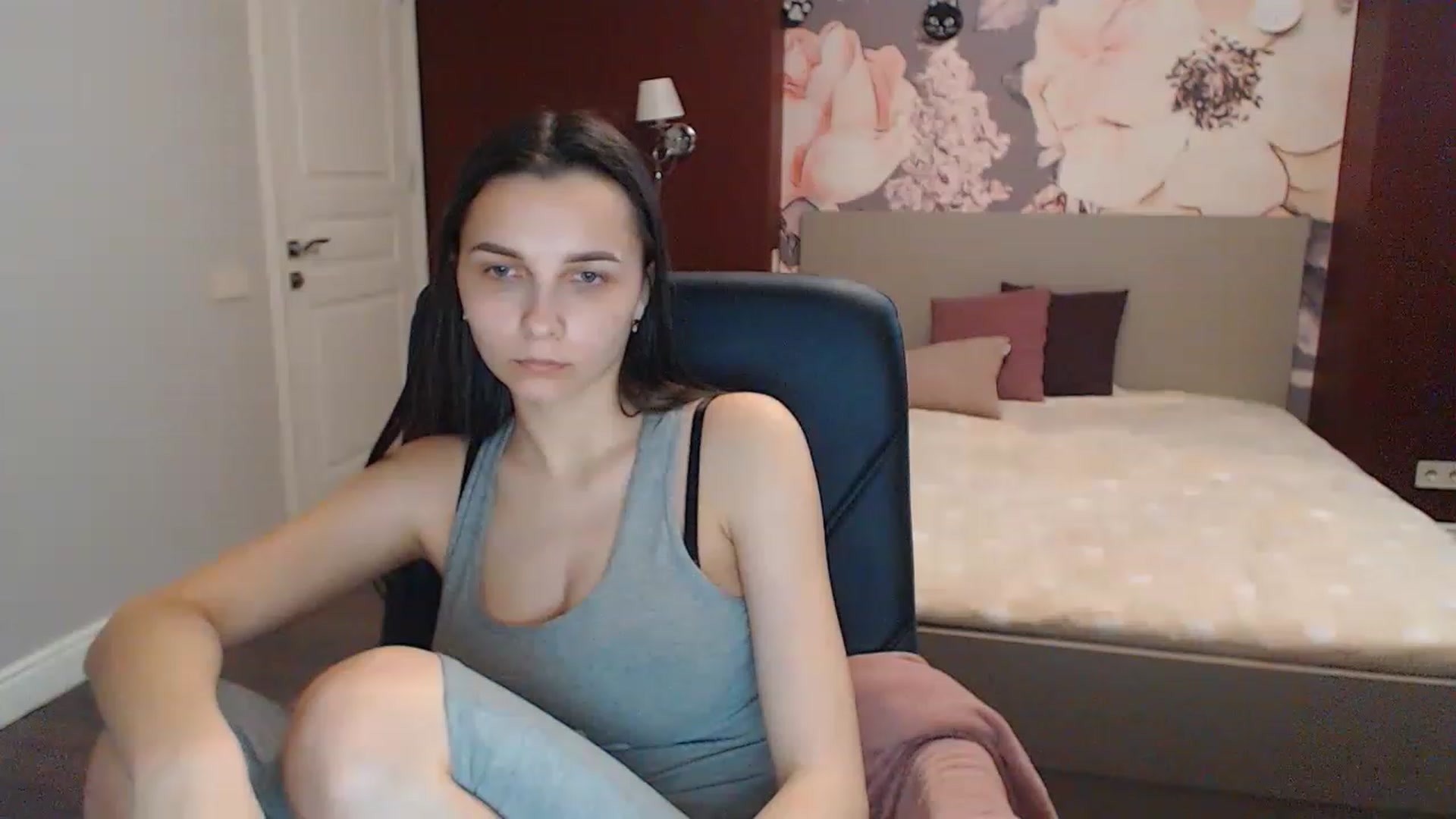 Gallery image thumbnail from Karina_Mils's myfreecams stream on, 05/04/2023, 11:01 image 3 of 20