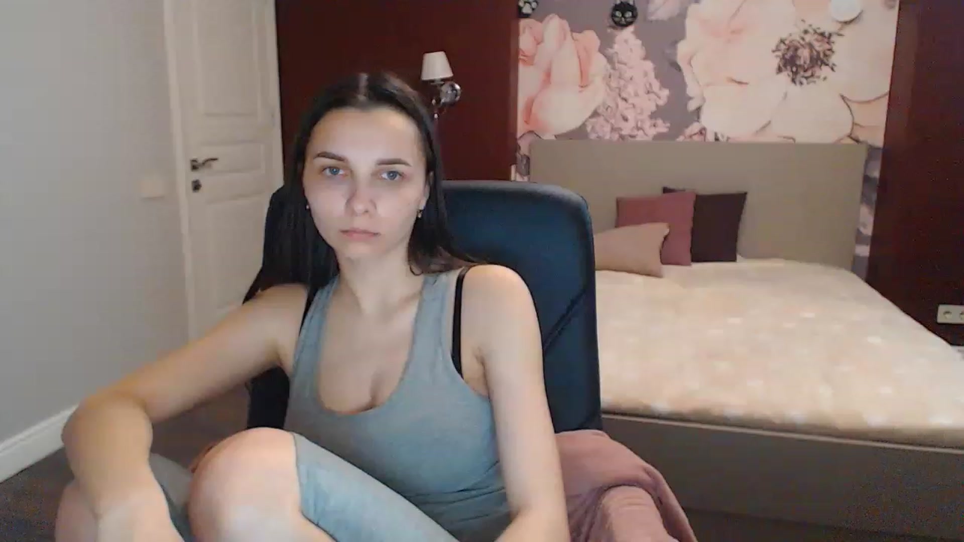 Gallery image thumbnail from Karina_Mils's myfreecams stream on, 05/04/2023, 11:01 image 1 of 20