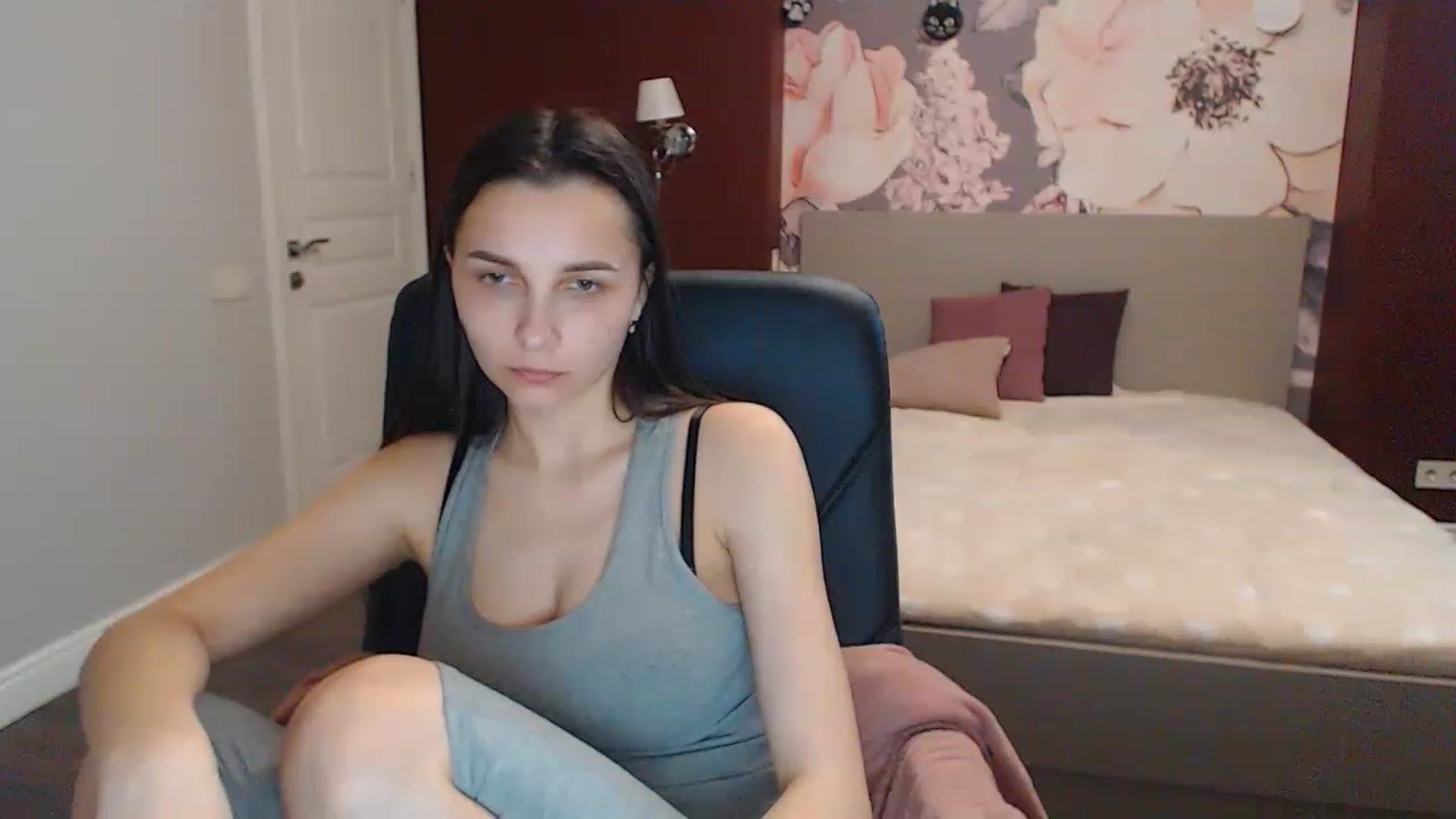 Gallery image thumbnail from Karina_Mils's myfreecams stream on, 05/04/2023, 11:01 image 15 of 20
