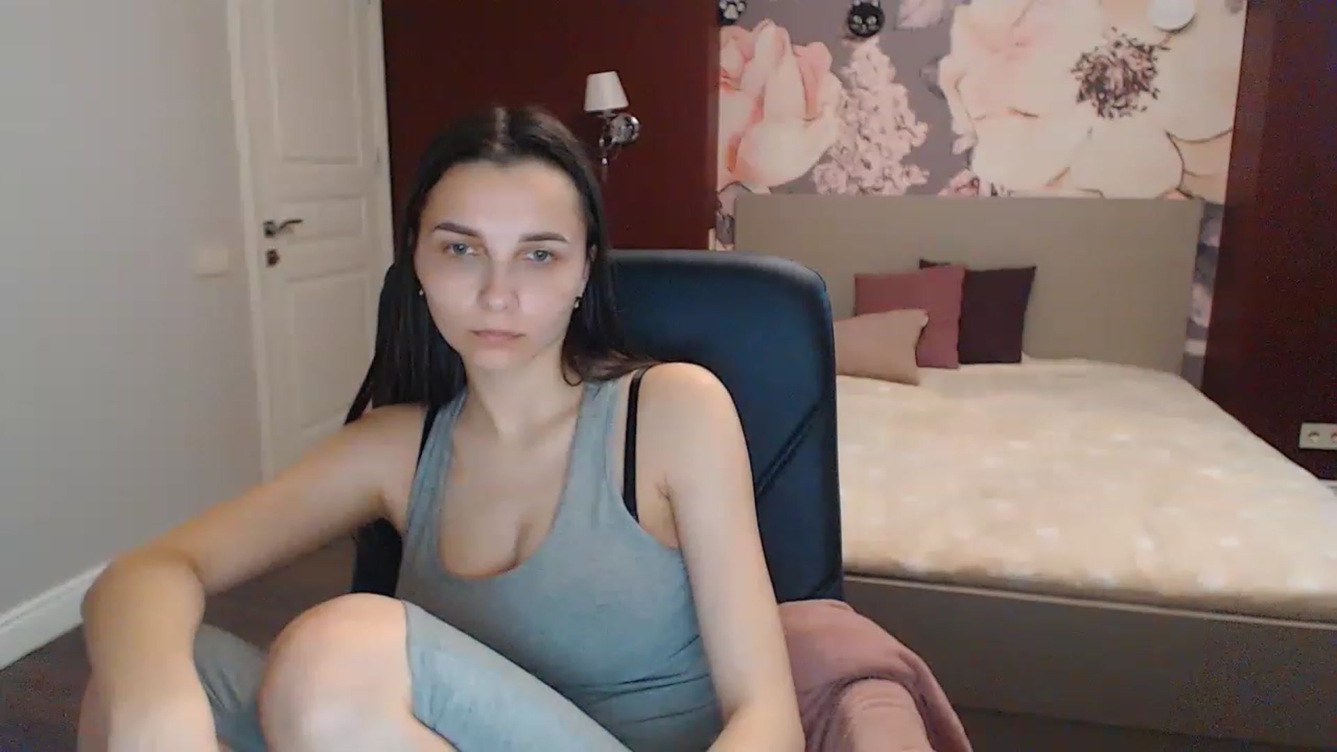 Gallery image thumbnail from Karina_Mils's myfreecams stream on, 05/04/2023, 11:01 image 10 of 20