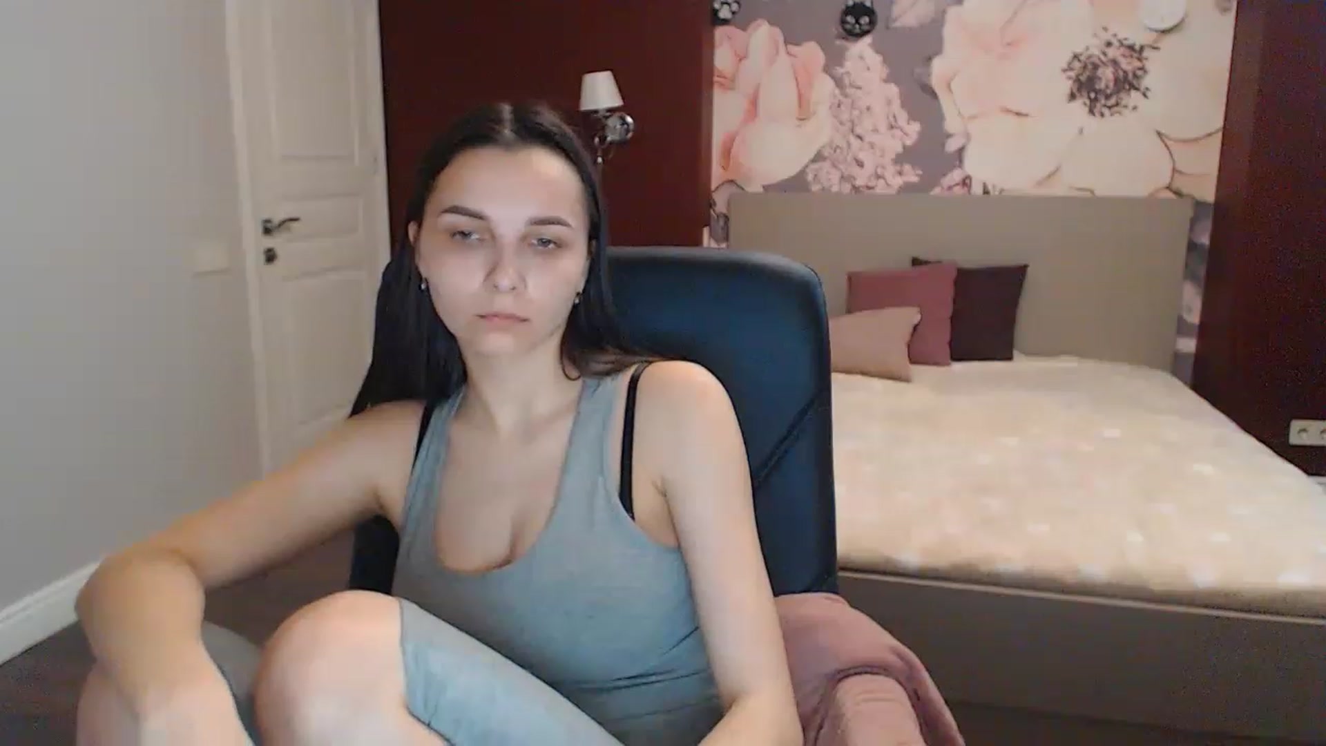 Gallery image thumbnail from Karina_Mils's myfreecams stream on, 05/04/2023, 11:01 image 14 of 20