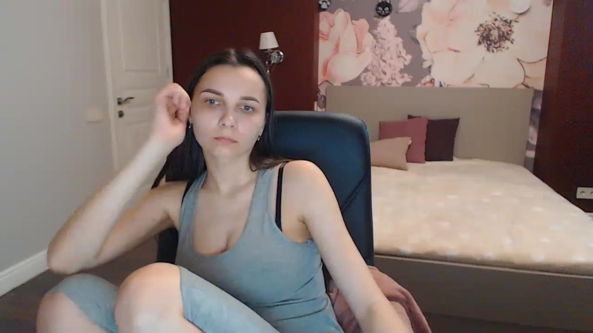 Gallery image thumbnail from Karina_Mils's myfreecams stream on, 05/04/2023, 11:01 image 12 of 20
