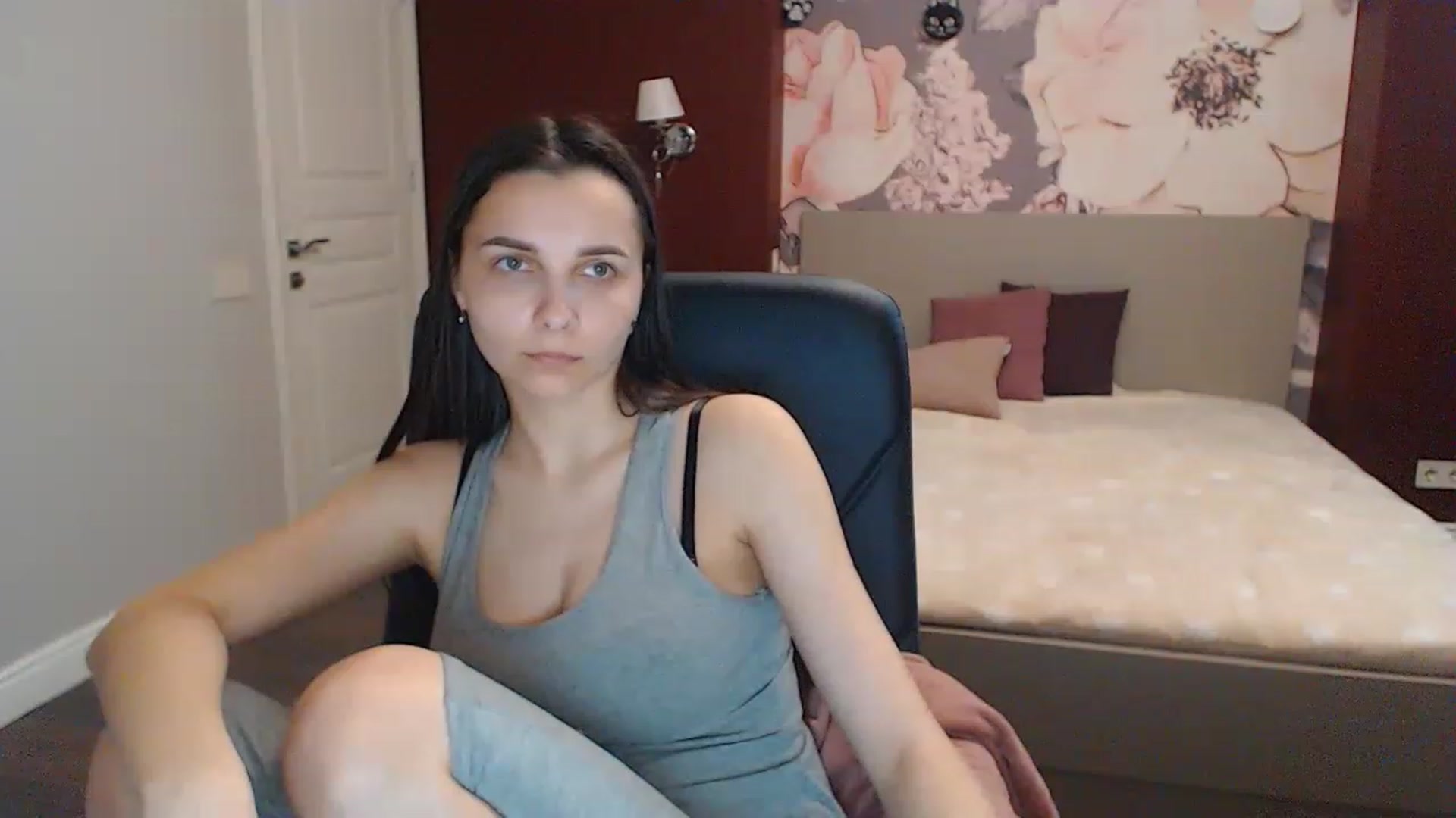 Gallery image thumbnail from Karina_Mils's myfreecams stream on, 05/04/2023, 11:01 image 11 of 20