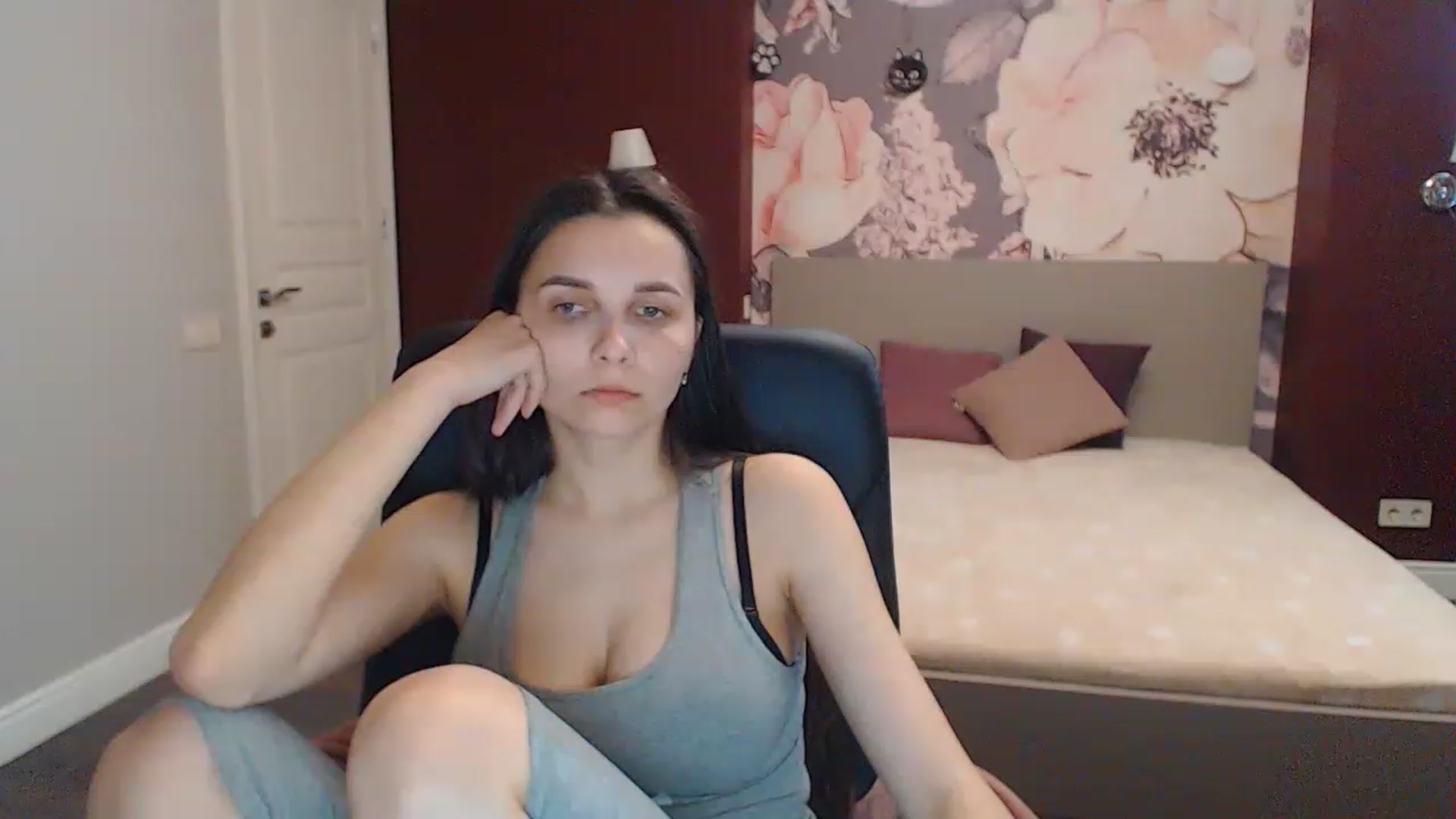 Gallery image thumbnail from Karina_Mils's myfreecams stream on, 05/05/2023, 14:49 image 9 of 20