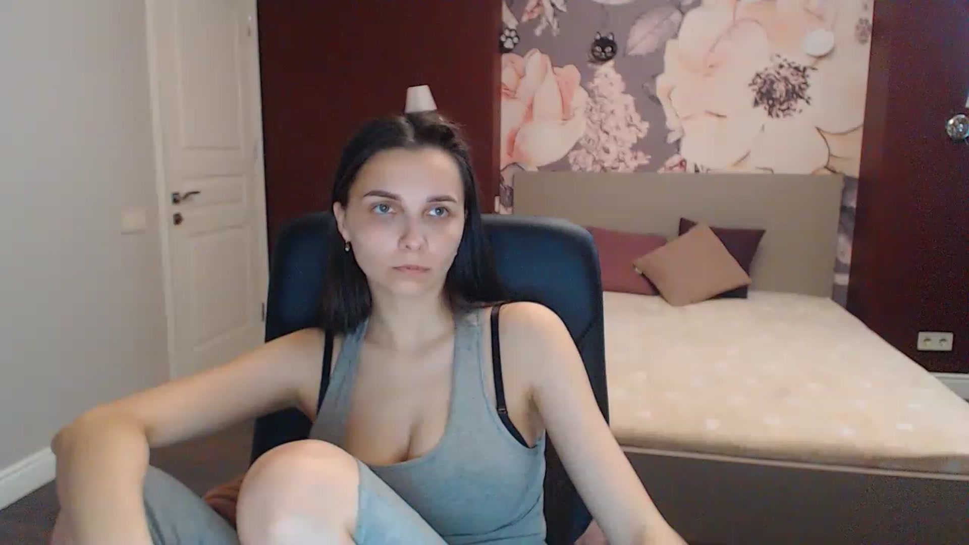 Gallery image thumbnail from Karina_Mils's myfreecams stream on, 05/05/2023, 14:49 image 15 of 20