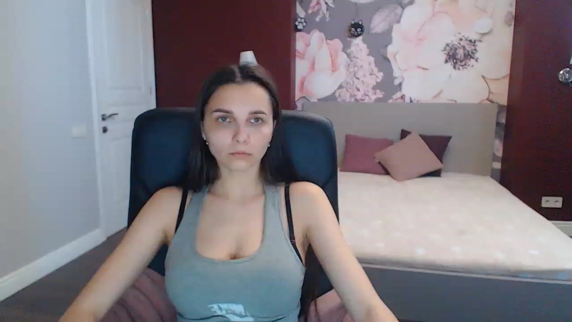 Gallery image thumbnail from Karina_Mils's myfreecams stream on, 05/05/2023, 14:49 image 4 of 20