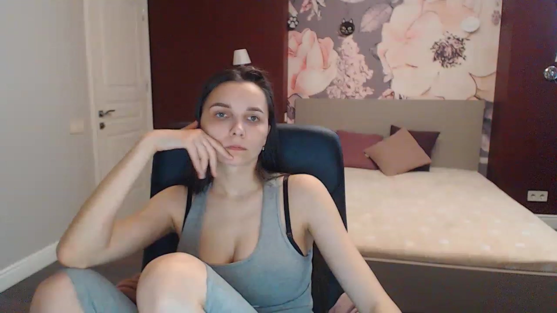 Gallery image thumbnail from Karina_Mils's myfreecams stream on, 05/05/2023, 14:49 image 14 of 20