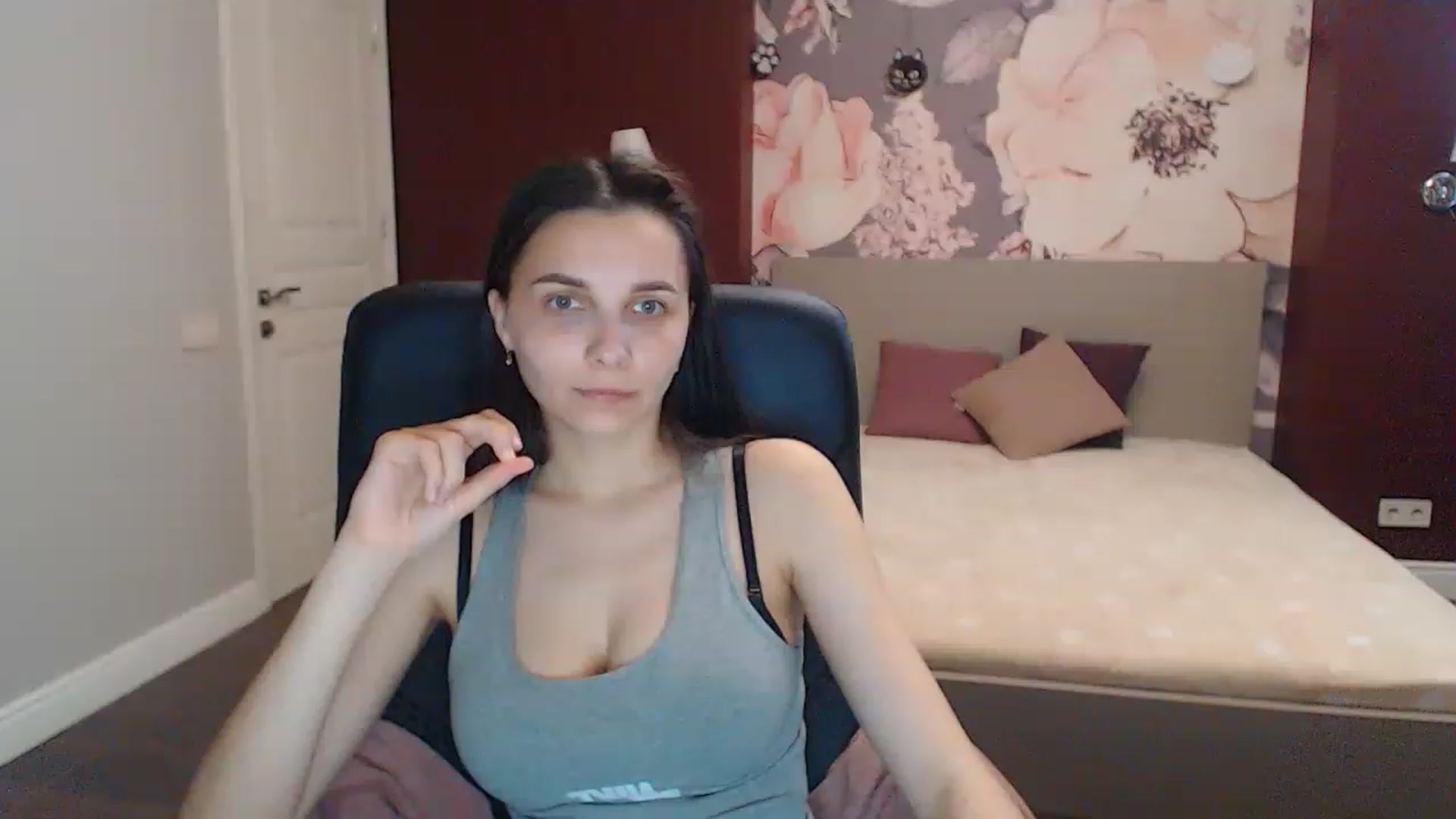 Gallery image thumbnail from Karina_Mils's myfreecams stream on, 05/05/2023, 14:49 image 17 of 20
