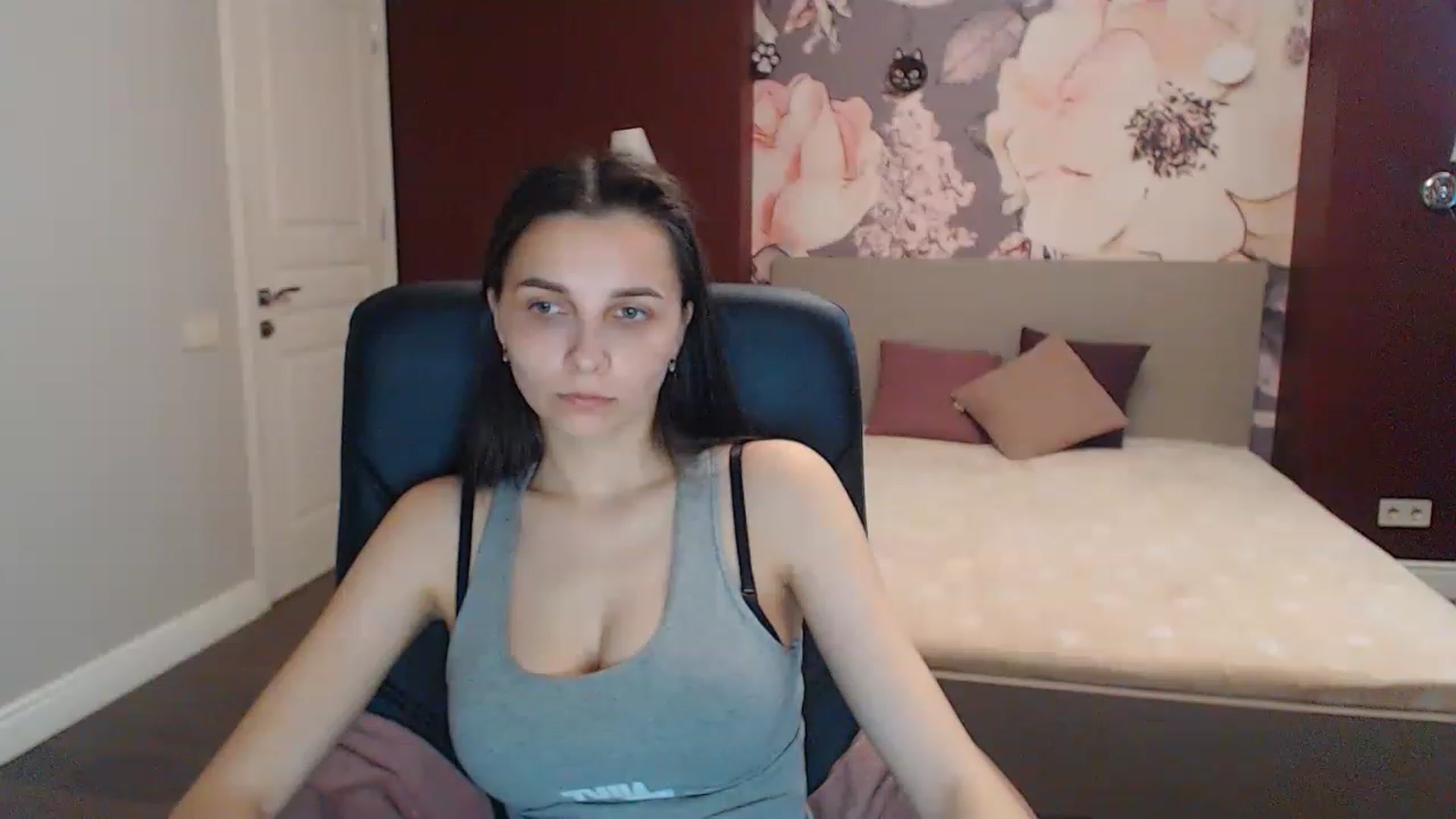 Gallery image thumbnail from Karina_Mils's myfreecams stream on, 05/05/2023, 14:49 image 18 of 20