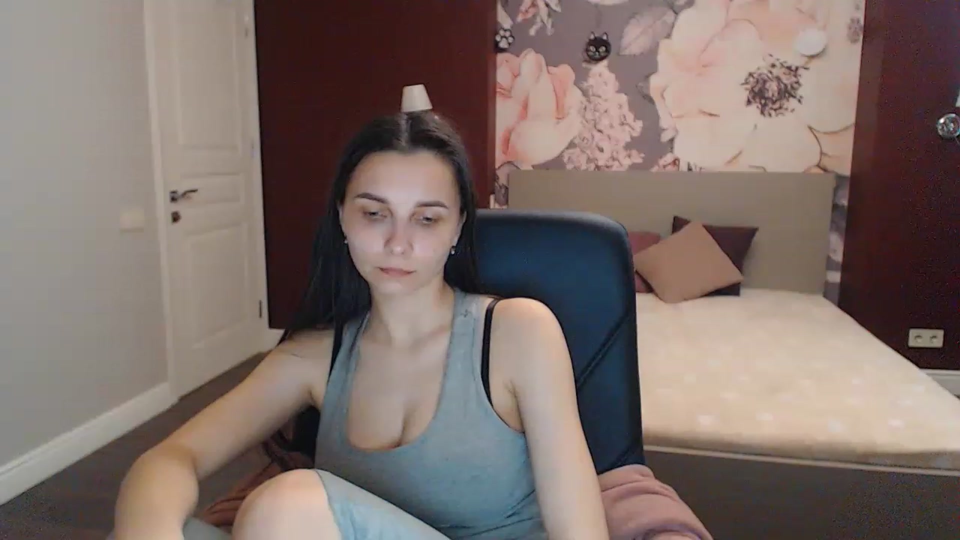Gallery image thumbnail from Karina_Mils's myfreecams stream on, 05/05/2023, 15:28 image 12 of 20