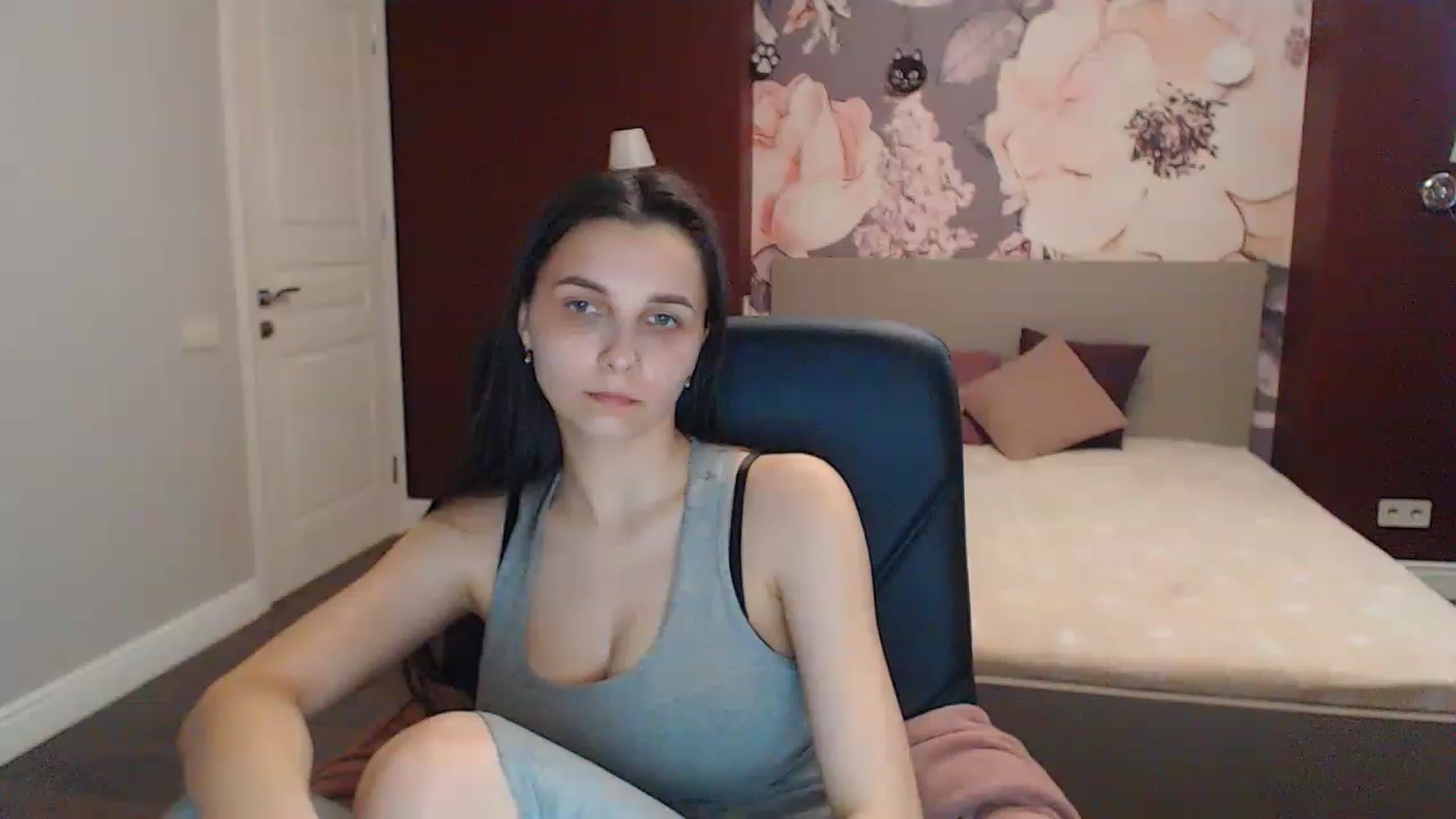 Gallery image thumbnail from Karina_Mils's myfreecams stream on, 05/05/2023, 15:28 image 10 of 20