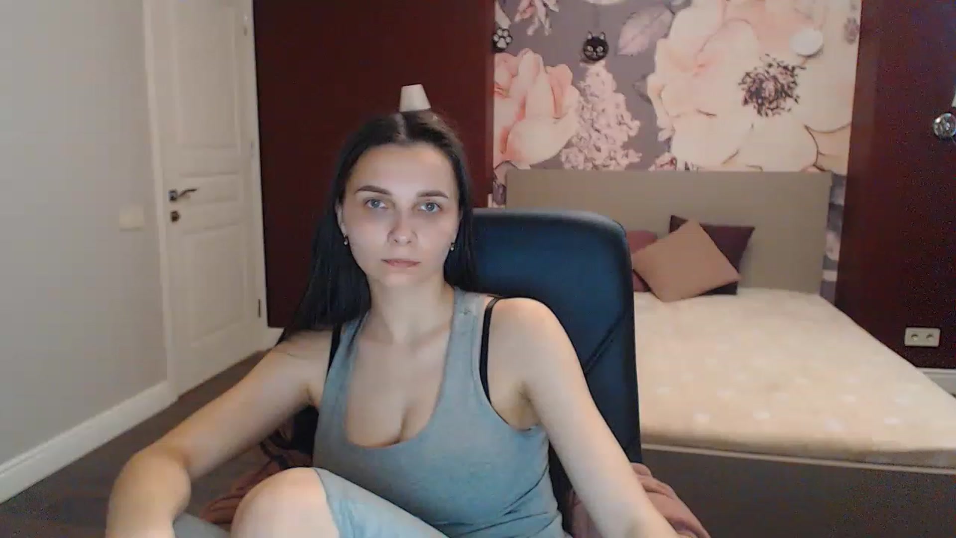 Gallery image thumbnail from Karina_Mils's myfreecams stream on, 05/05/2023, 15:28 image 13 of 20