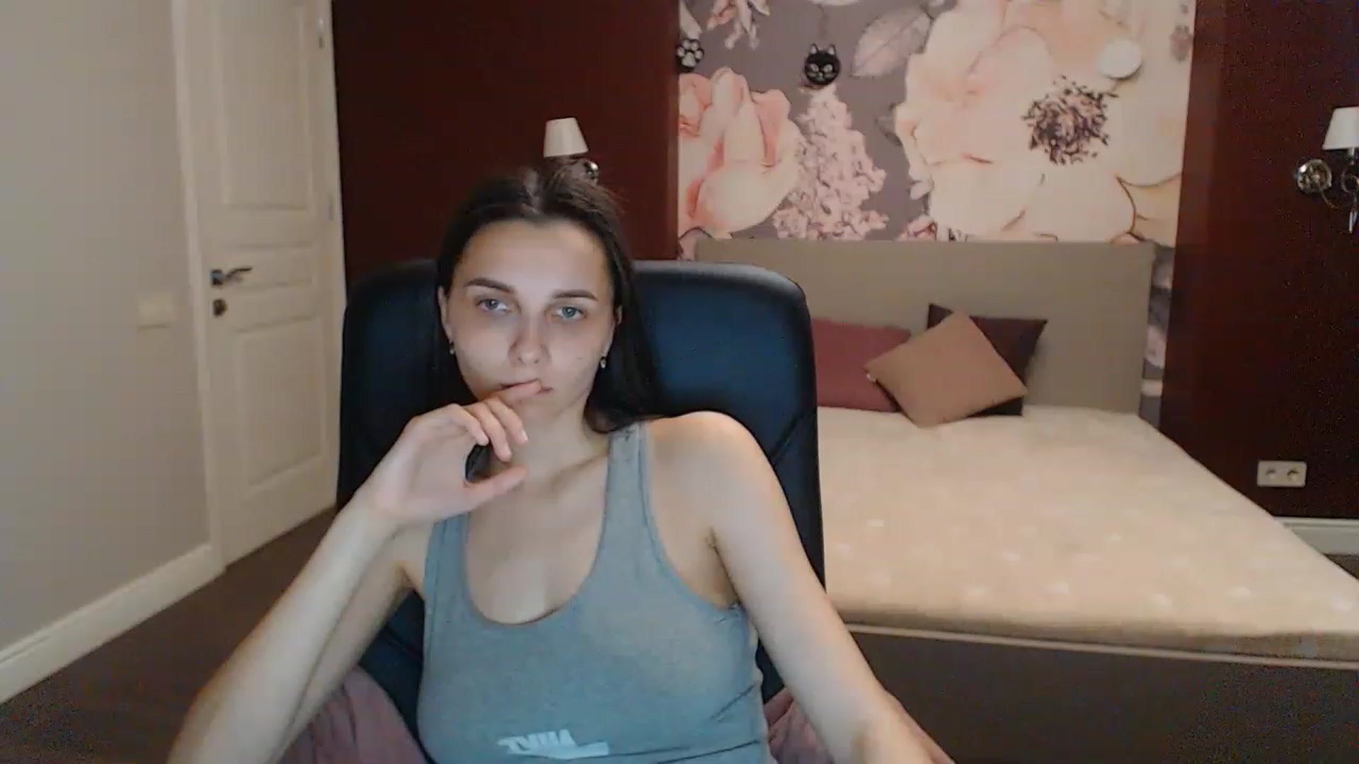 Gallery image thumbnail from Karina_Mils's myfreecams stream on, 05/05/2023, 16:59 image 13 of 20