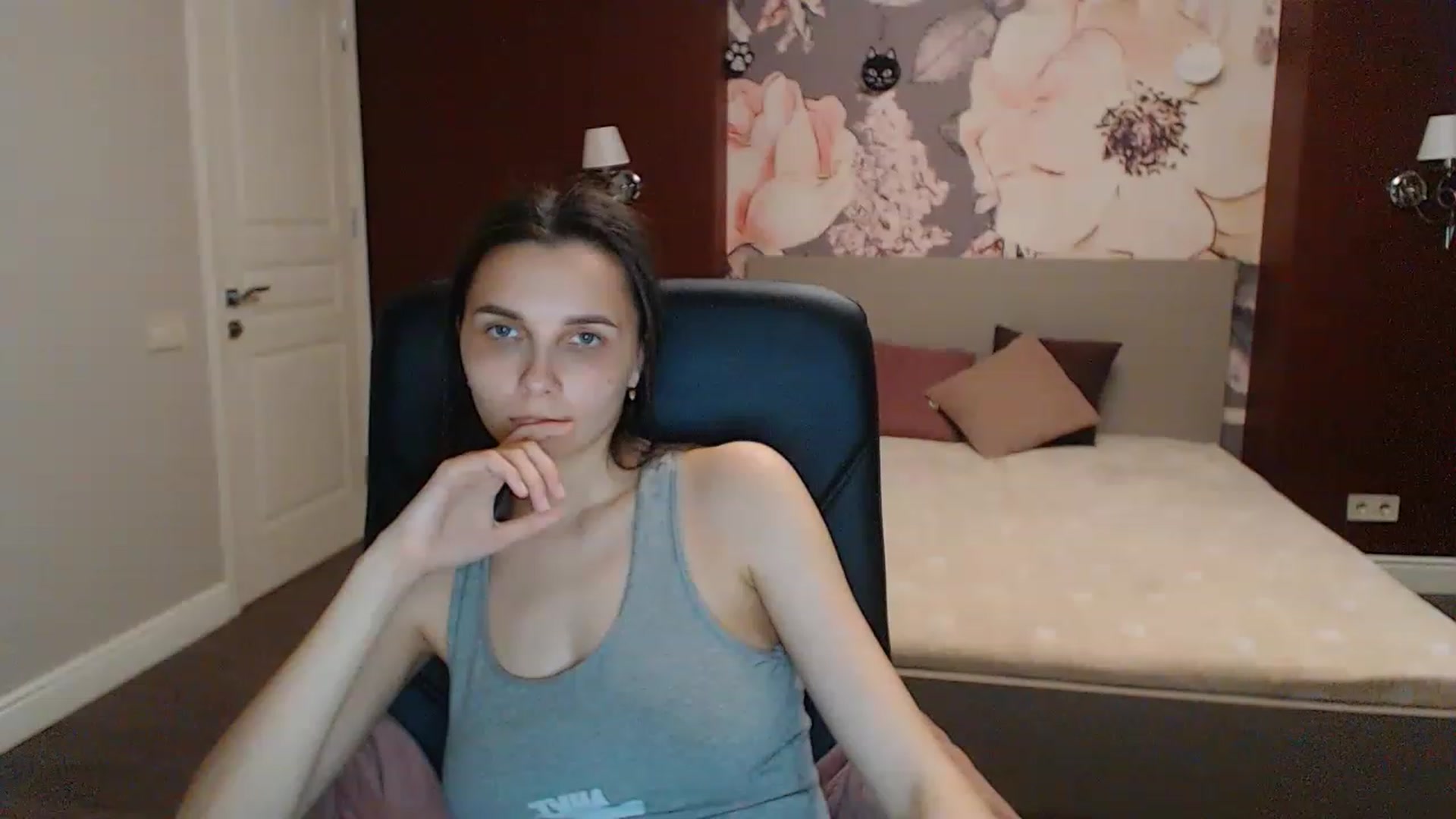 Gallery image thumbnail from Karina_Mils's myfreecams stream on, 05/05/2023, 16:59 image 14 of 20