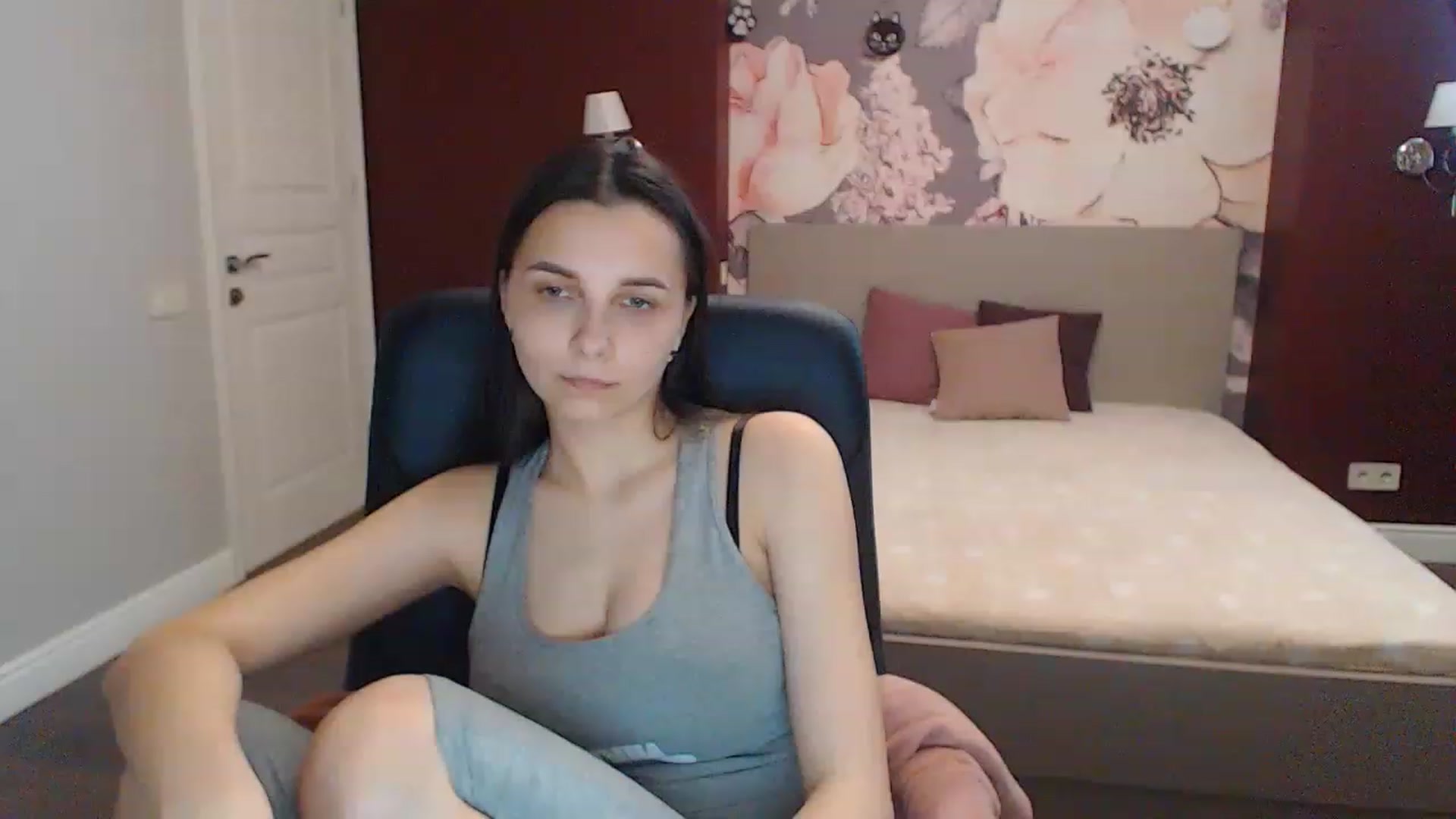 Gallery image thumbnail from Karina_Mils's myfreecams stream on, 05/06/2023, 14:52 image 1 of 20