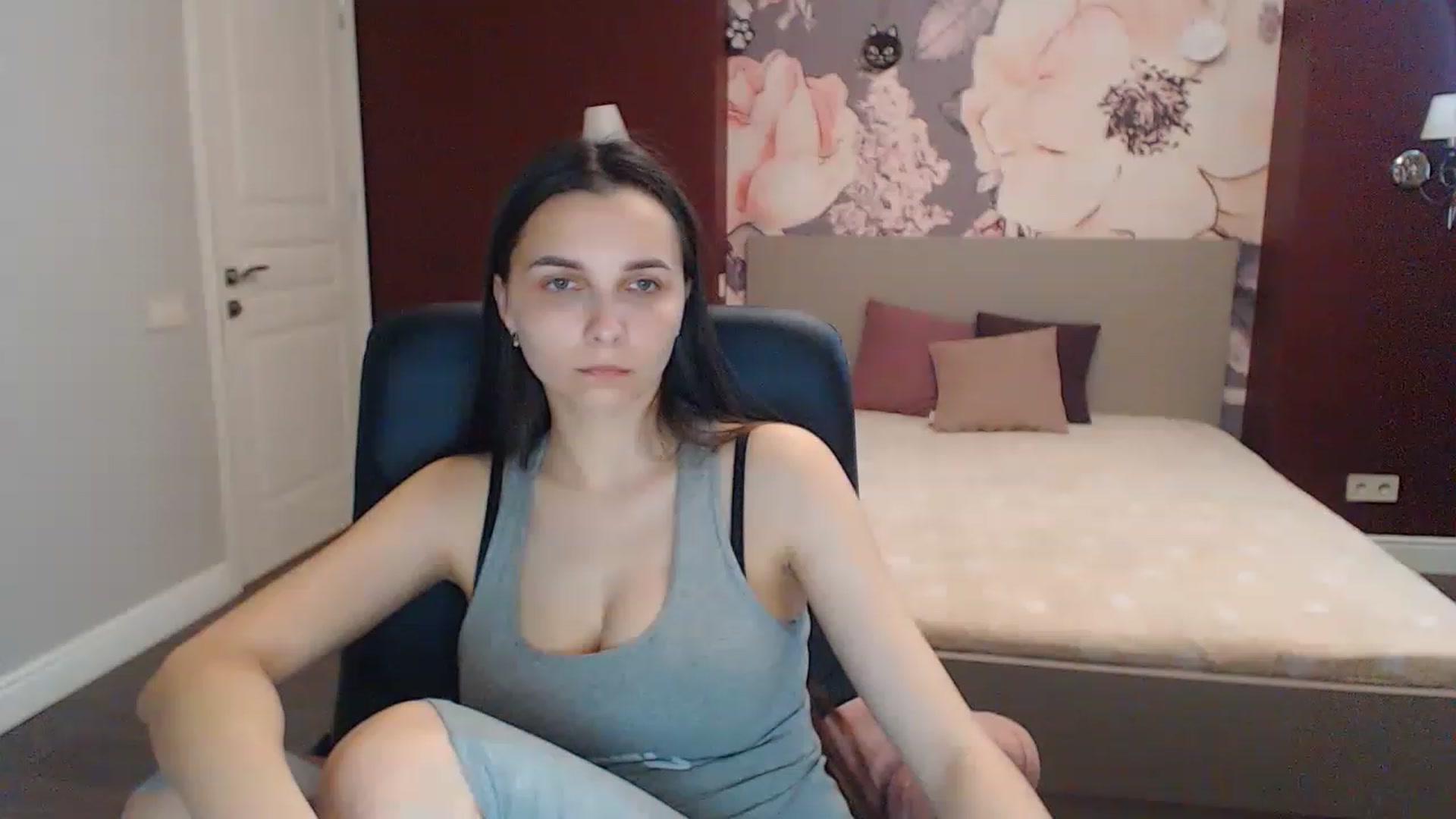 Gallery image thumbnail from Karina_Mils's myfreecams stream on, 05/06/2023, 14:52 image 10 of 20