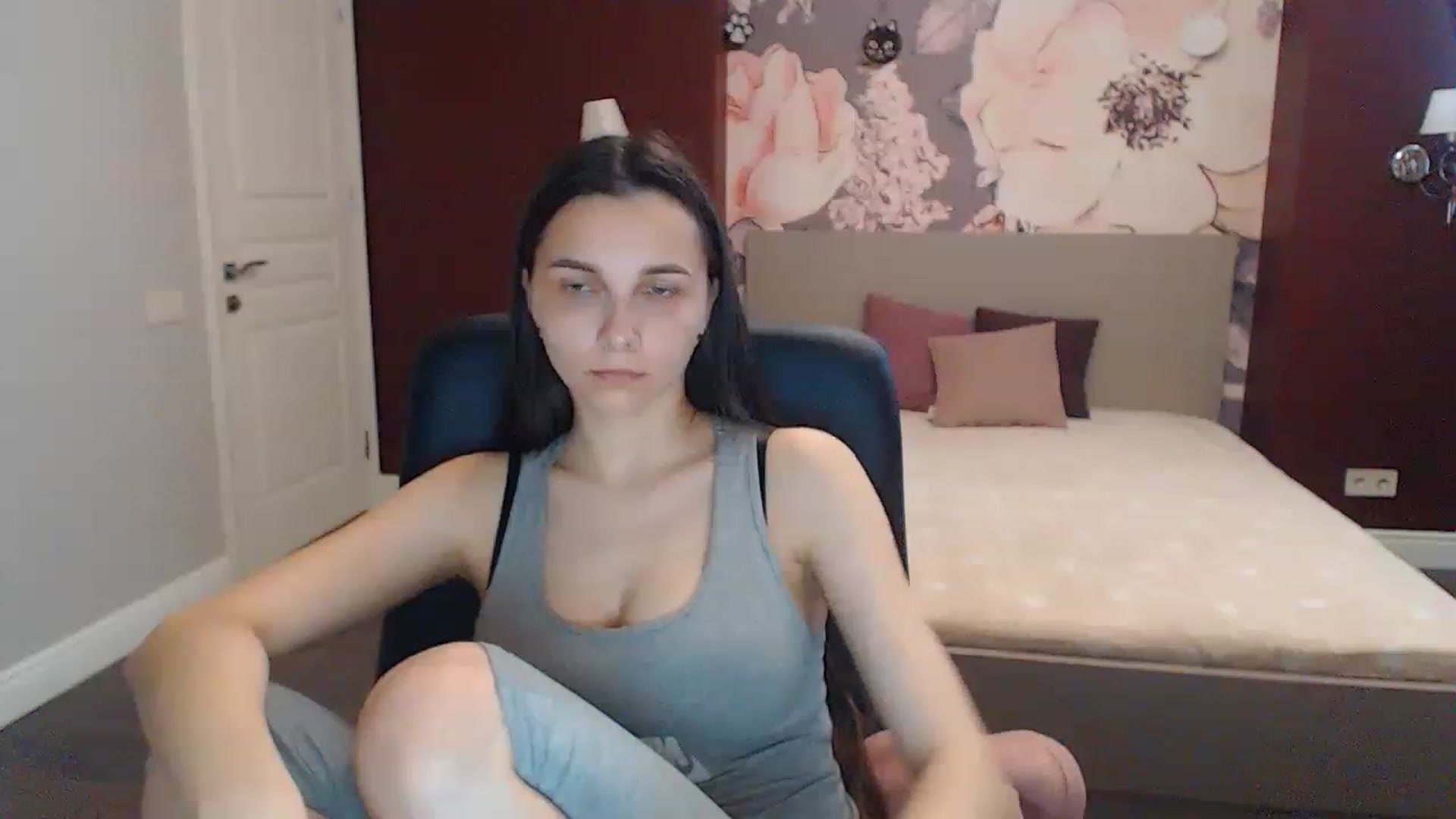 Gallery image thumbnail from Karina_Mils's myfreecams stream on, 05/06/2023, 14:52 image 13 of 20