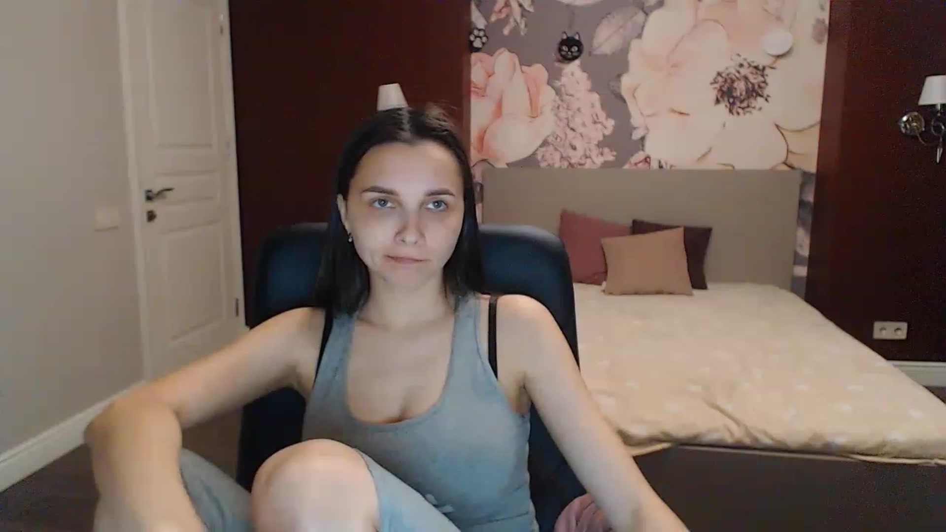 Gallery image thumbnail from Karina_Mils's myfreecams stream on, 05/06/2023, 17:07 image 13 of 20