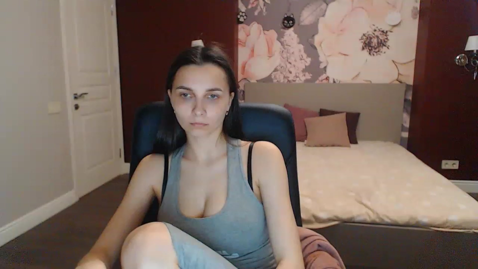Gallery image thumbnail from Karina_Mils's myfreecams stream on, 05/06/2023, 17:07 image 4 of 20