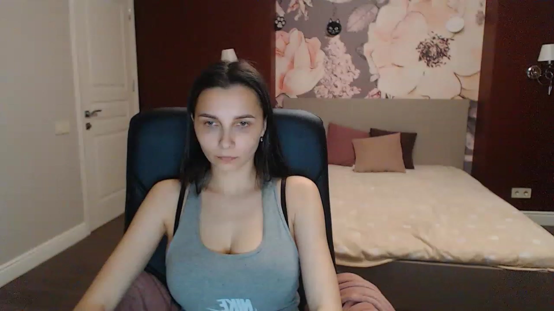 Gallery image thumbnail from Karina_Mils's myfreecams stream on, 05/06/2023, 17:07 image 17 of 20