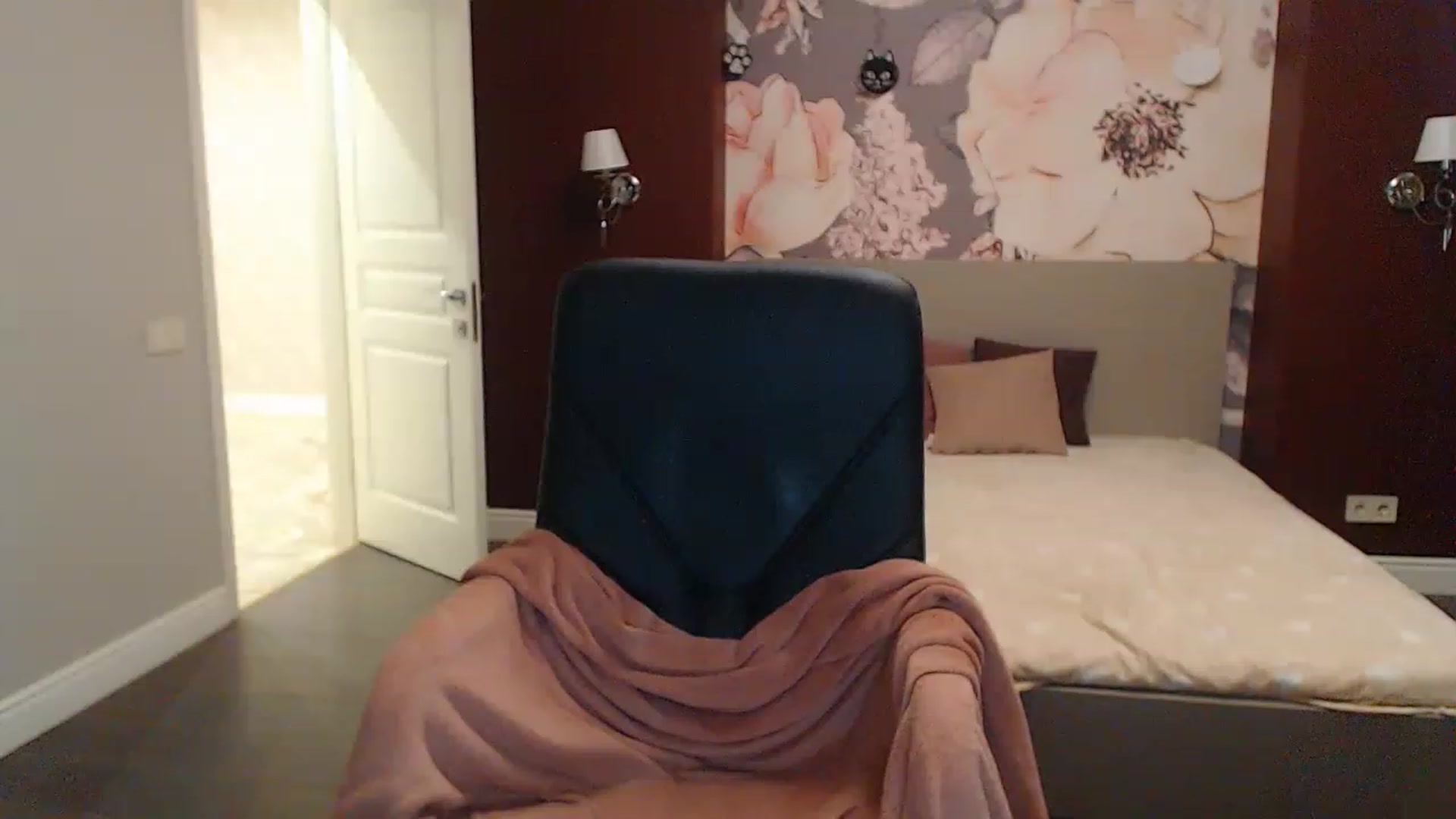 Gallery image thumbnail from Karina_Mils's myfreecams stream on, 05/06/2023, 17:07 image 10 of 20