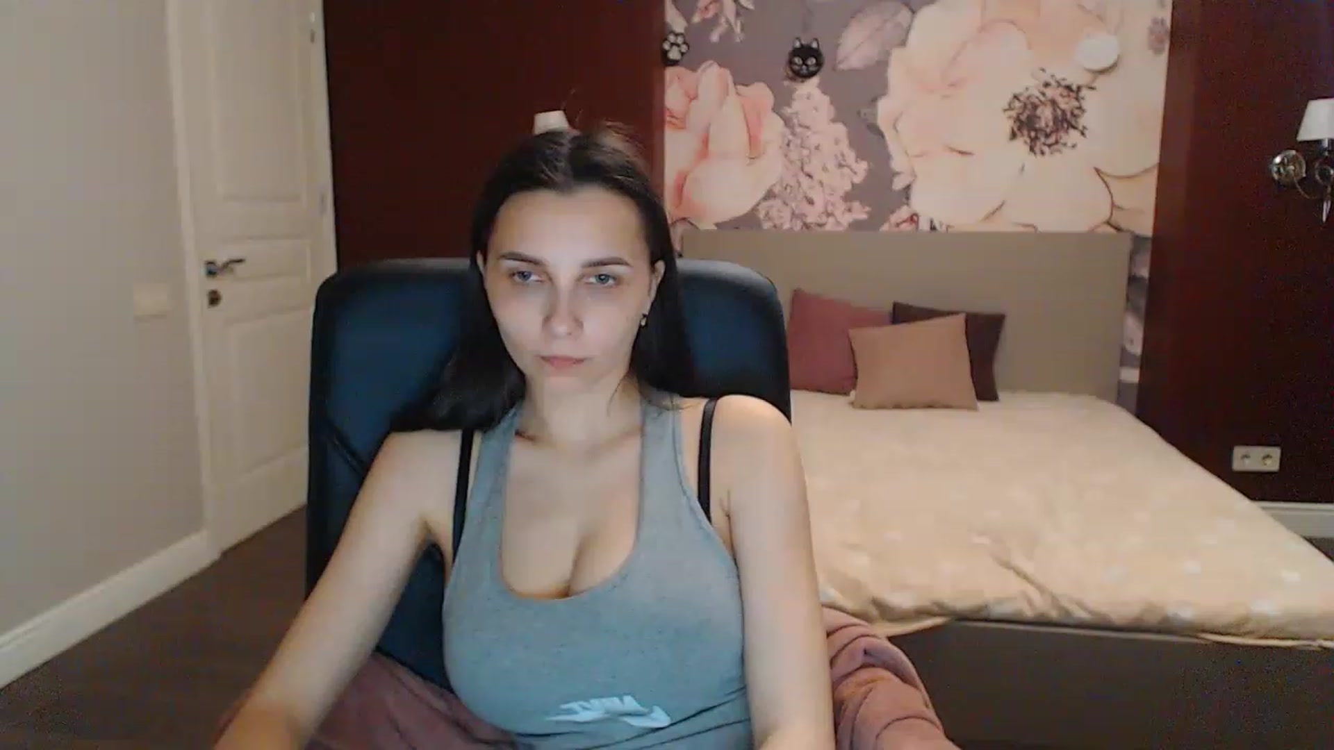 Gallery image thumbnail from Karina_Mils's myfreecams stream on, 05/06/2023, 17:07 image 5 of 20