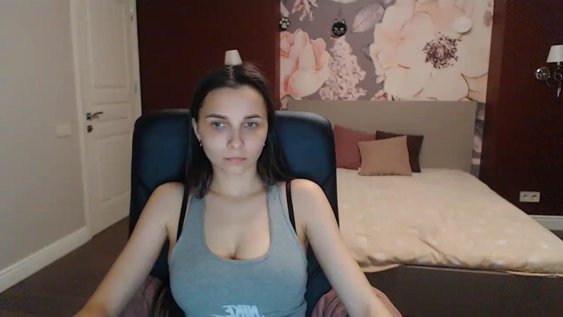 Gallery image thumbnail from Karina_Mils's myfreecams stream on, 05/06/2023, 17:07 image 15 of 20