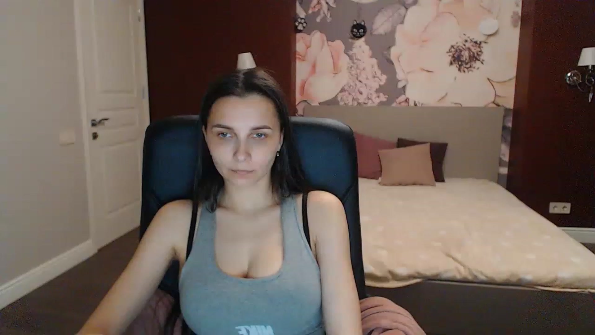 Gallery image thumbnail from Karina_Mils's myfreecams stream on, 05/06/2023, 17:07 image 16 of 20