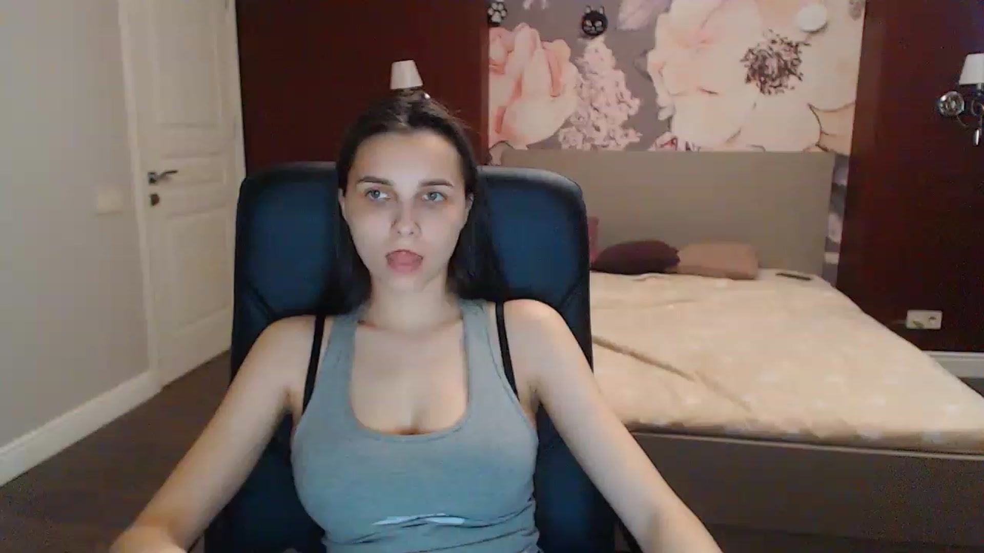 Gallery image thumbnail from Karina_Mils's myfreecams stream on, 05/07/2023, 16:33 image 1 of 20