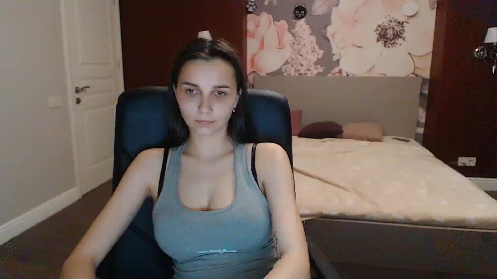Gallery image thumbnail from Karina_Mils's myfreecams stream on, 05/07/2023, 16:33 image 16 of 20