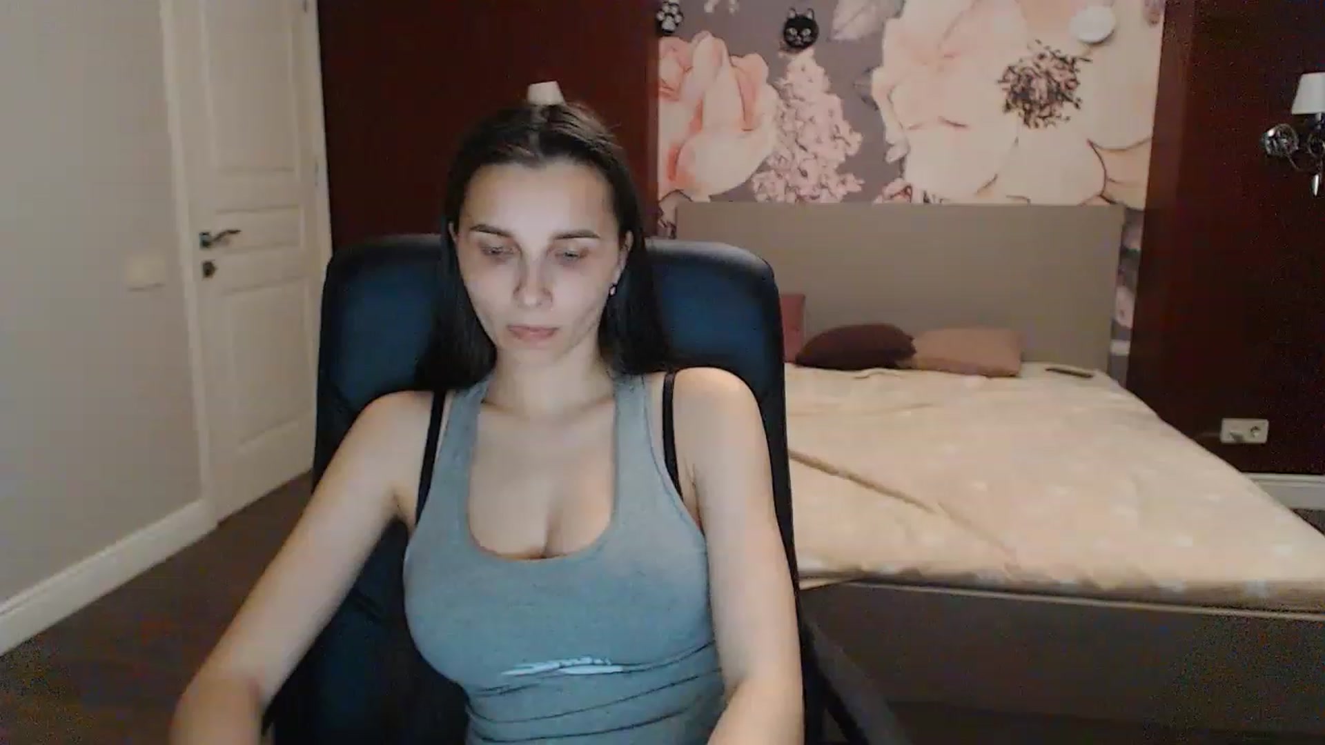 Gallery image thumbnail from Karina_Mils's myfreecams stream on, 05/07/2023, 16:33 image 13 of 20
