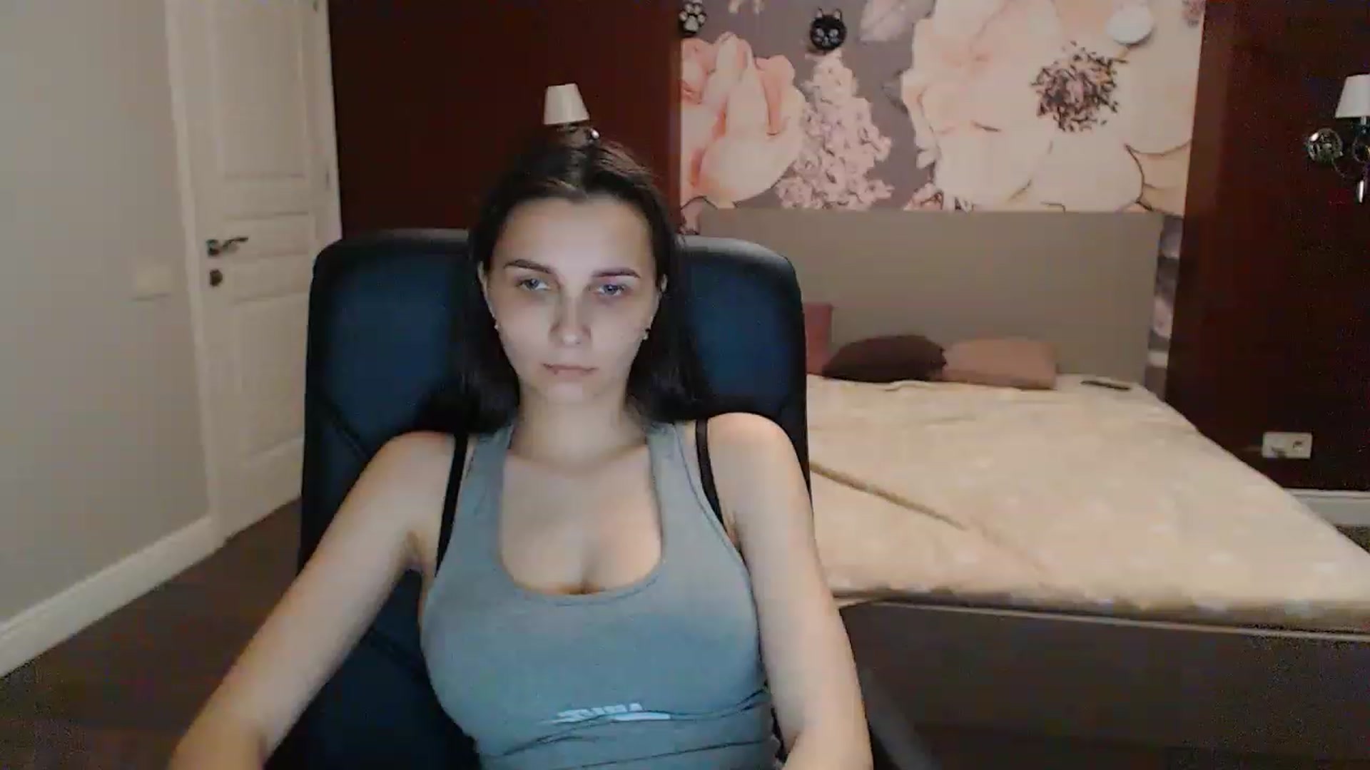 Gallery image thumbnail from Karina_Mils's myfreecams stream on, 05/07/2023, 16:33 image 17 of 20