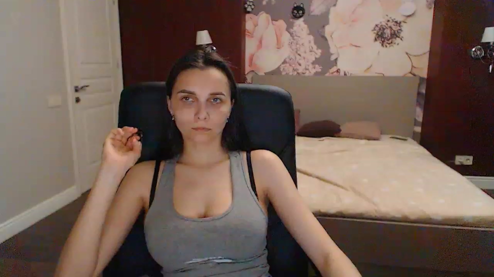Gallery image thumbnail from Karina_Mils's myfreecams stream on, 05/07/2023, 16:33 image 3 of 20