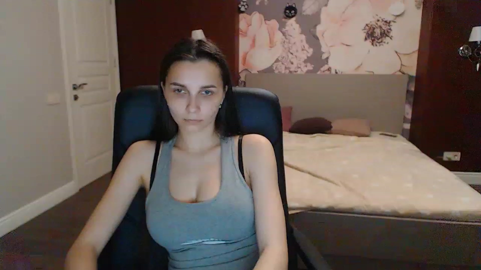 Gallery image thumbnail from Karina_Mils's myfreecams stream on, 05/07/2023, 16:33 image 14 of 20