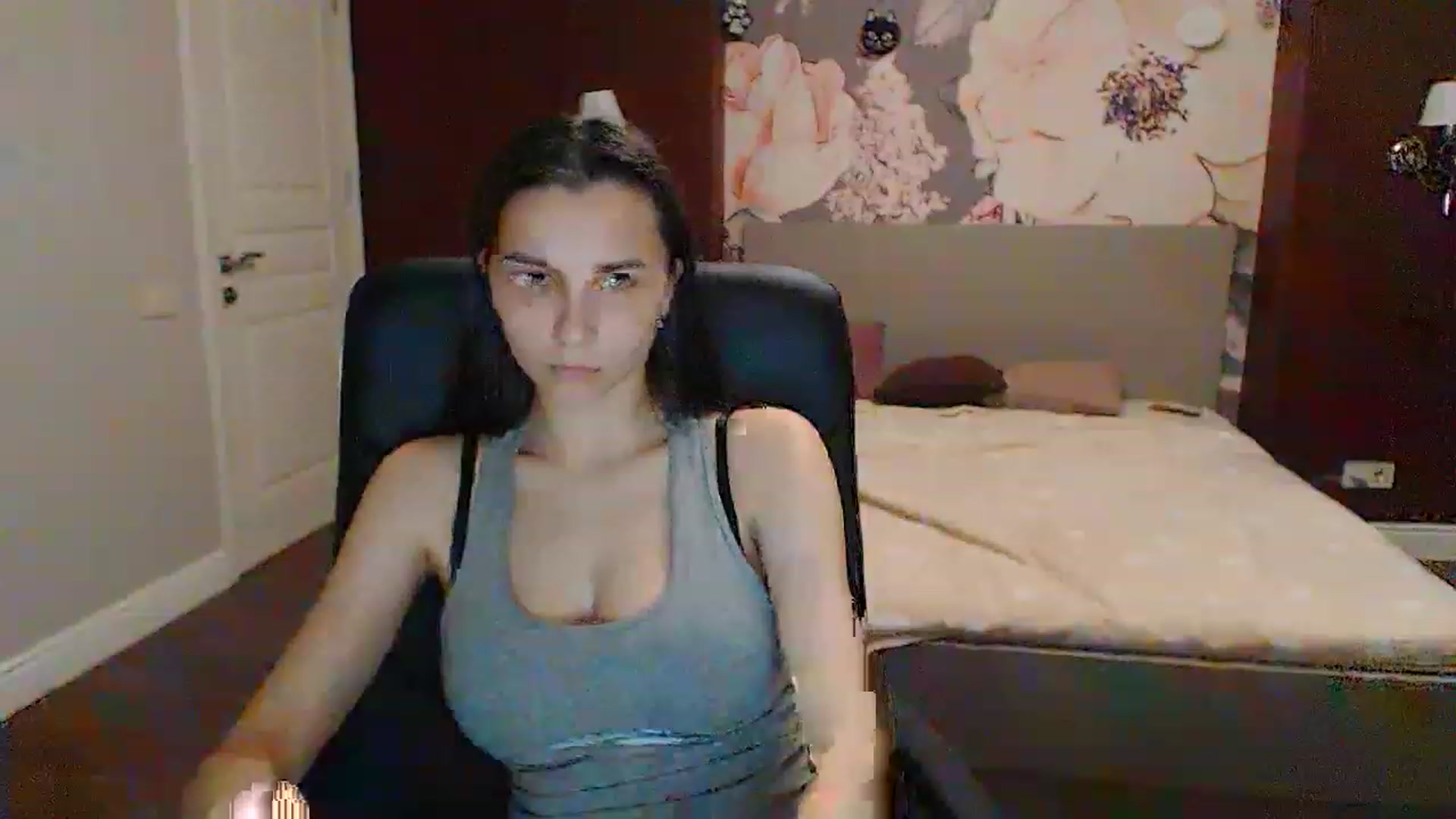 Gallery image thumbnail from Karina_Mils's myfreecams stream on, 05/07/2023, 16:33 image 15 of 20