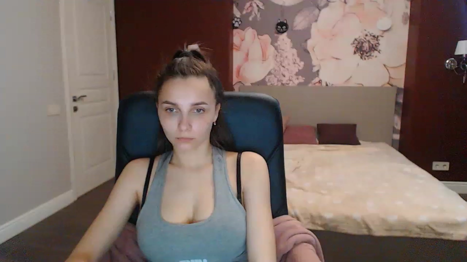 Gallery image thumbnail from Karina_Mils's myfreecams stream on, 05/10/2023, 07:41 image 16 of 20
