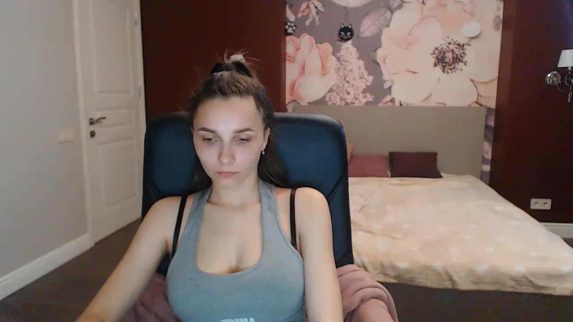 Gallery image thumbnail from Karina_Mils's myfreecams stream on, 05/10/2023, 07:41 image 17 of 20