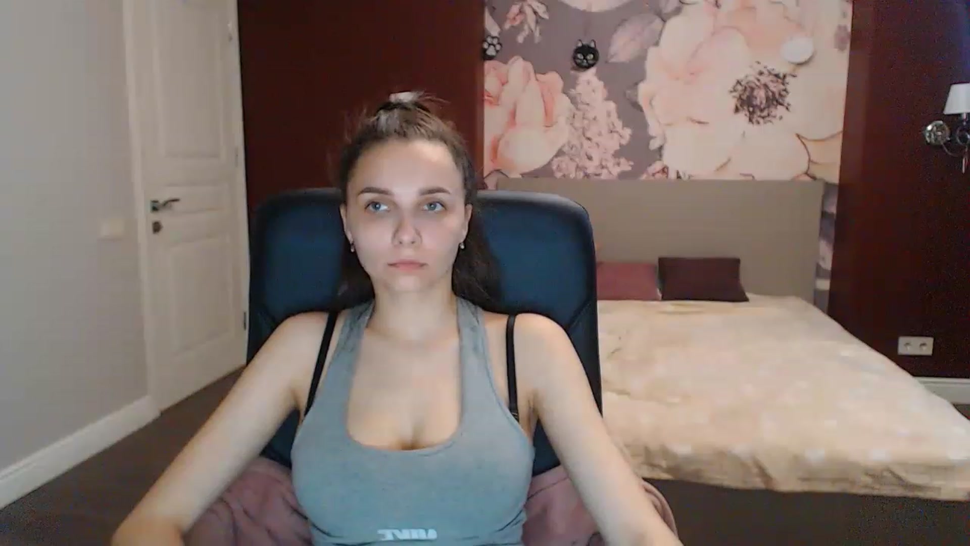 Gallery image thumbnail from Karina_Mils's myfreecams stream on, 05/10/2023, 07:41 image 14 of 20